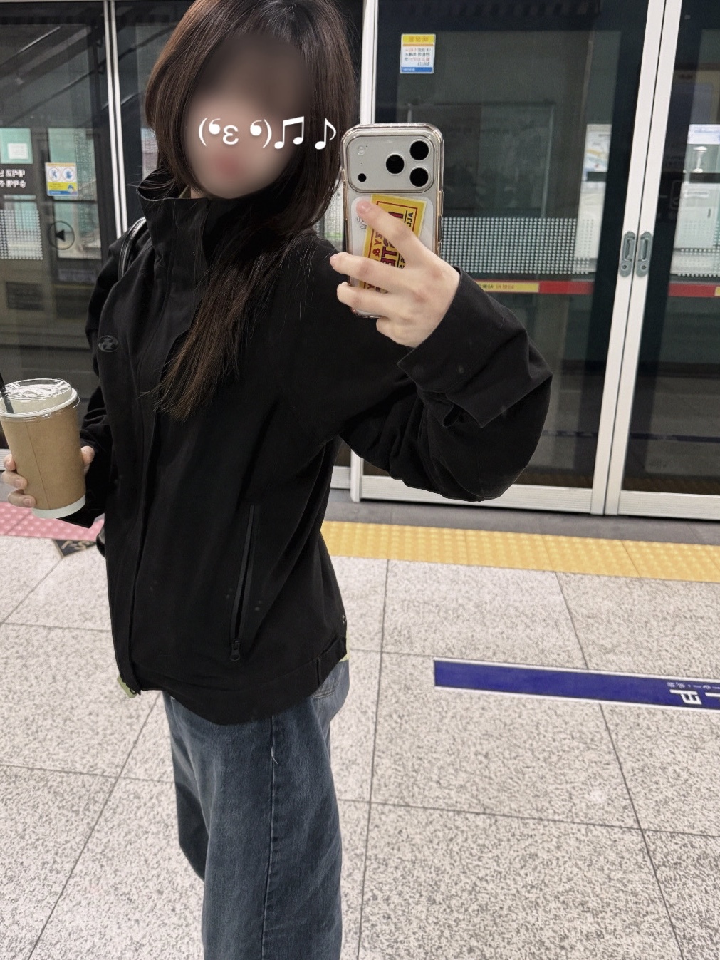 (W) Puma x Rosé Speedcat PRM Black Warm White, (W) GU Cozy Melton Hooded Short Coat Black 착용 스타일 - 1