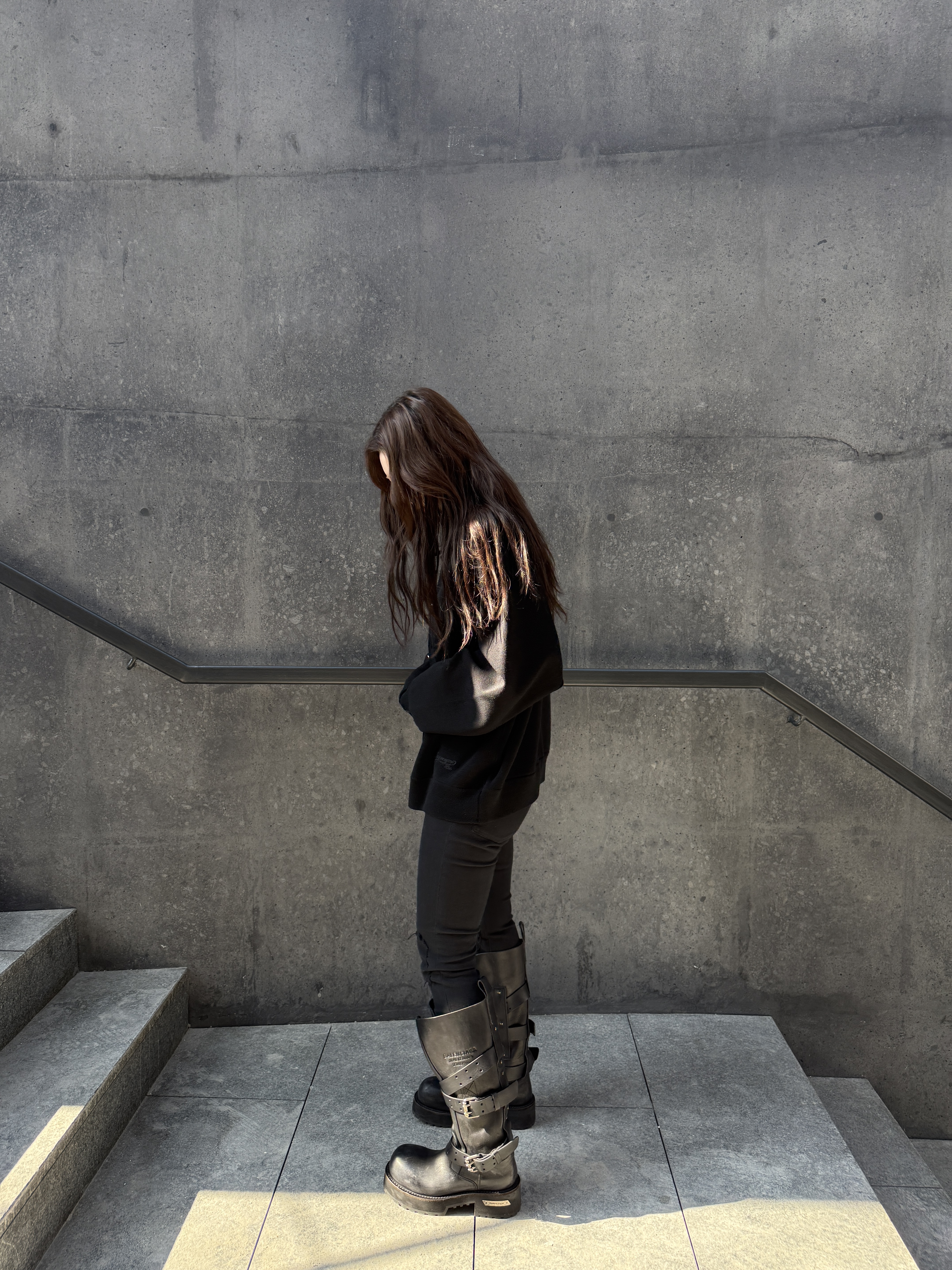Balenciaga Venom High Boot Black, Balenciaga Venom Boot Black 착용 스타일 - 2