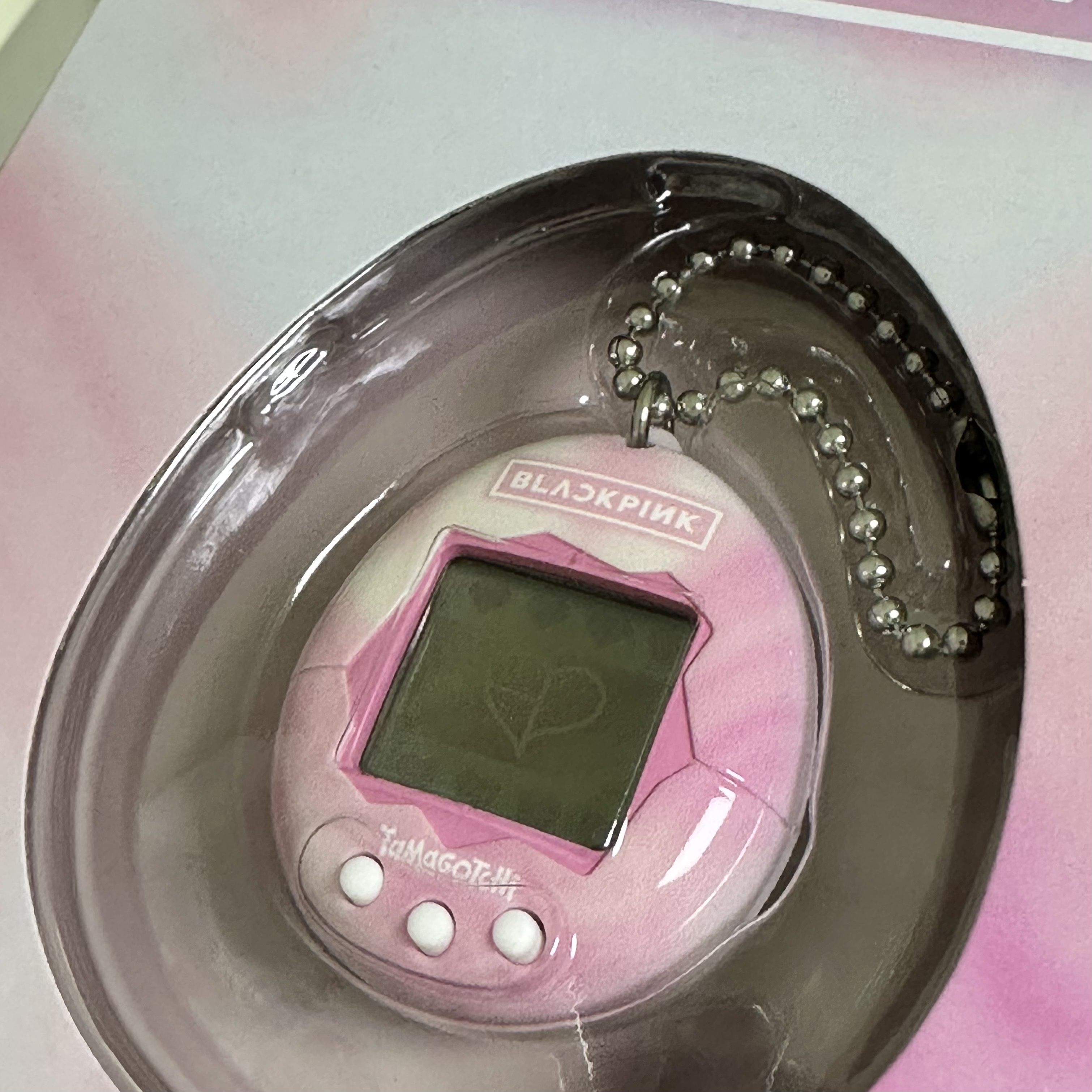 Tamagotchi x Blackpink Original Tamagotchi Pink 착용 스타일