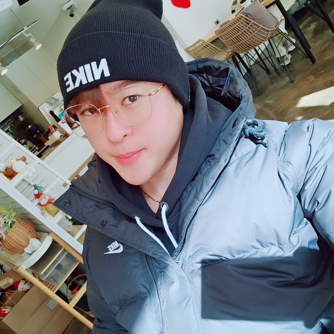 Nike Solo Swoosh Fleece Pullover Hoodie Black - Asia, Nike Peak Beanie Black 착용 스타일 - 1