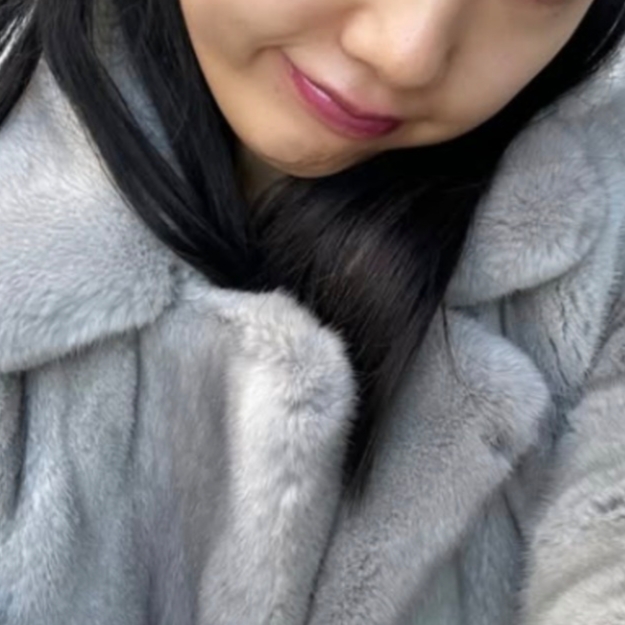 (W) Arket Faux Fur Coat Grey 착용 스타일