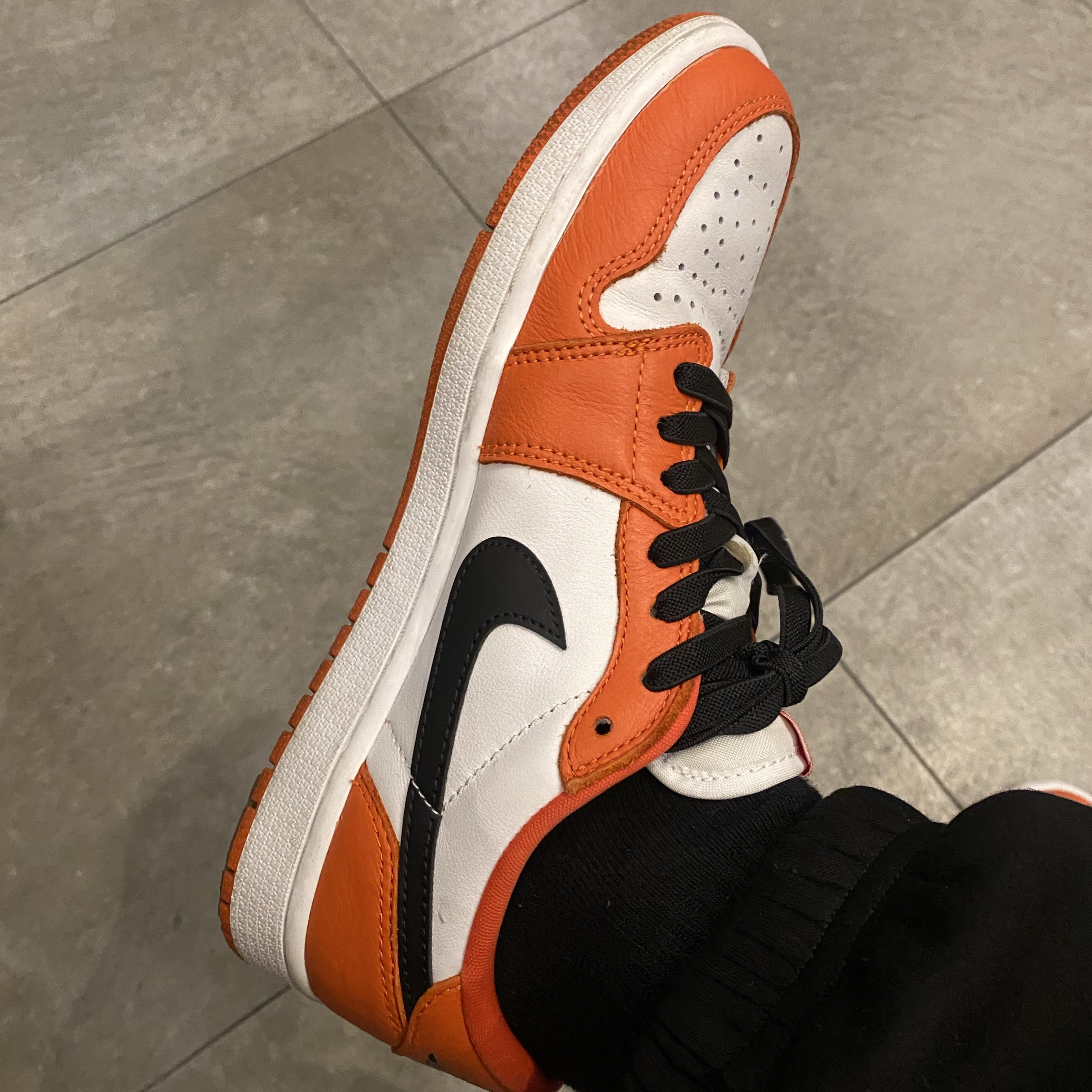 Jordan 1 Low OG Starfish, The North Face 1996 Eco Nuptse Jacket Black 착용 스타일 - 1