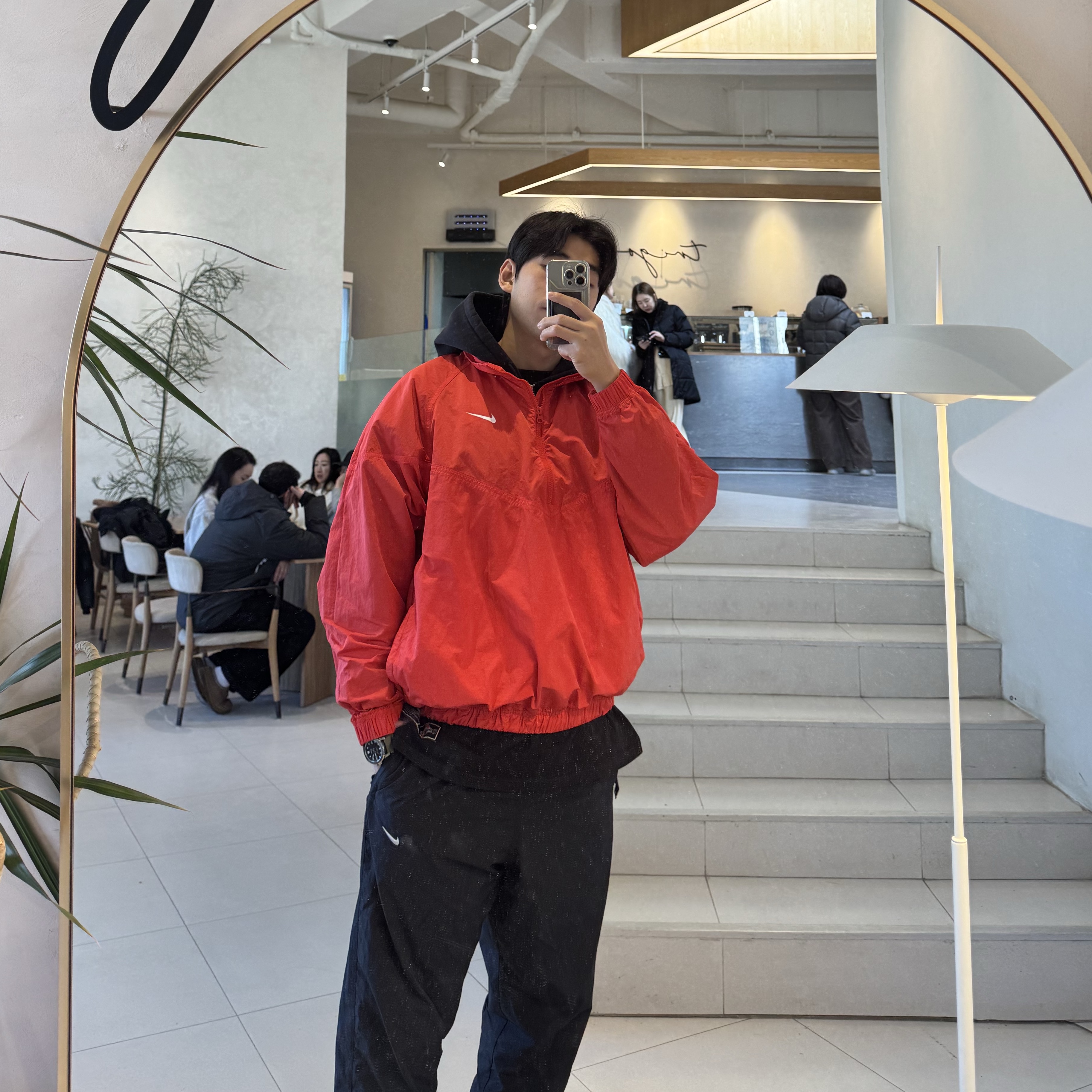 Nike x Stussy Windrunner Jacket Habanero Red, Nike NRG Solo Swoosh Woven Track Pants Black White - Asia 착용 스타일 - 3