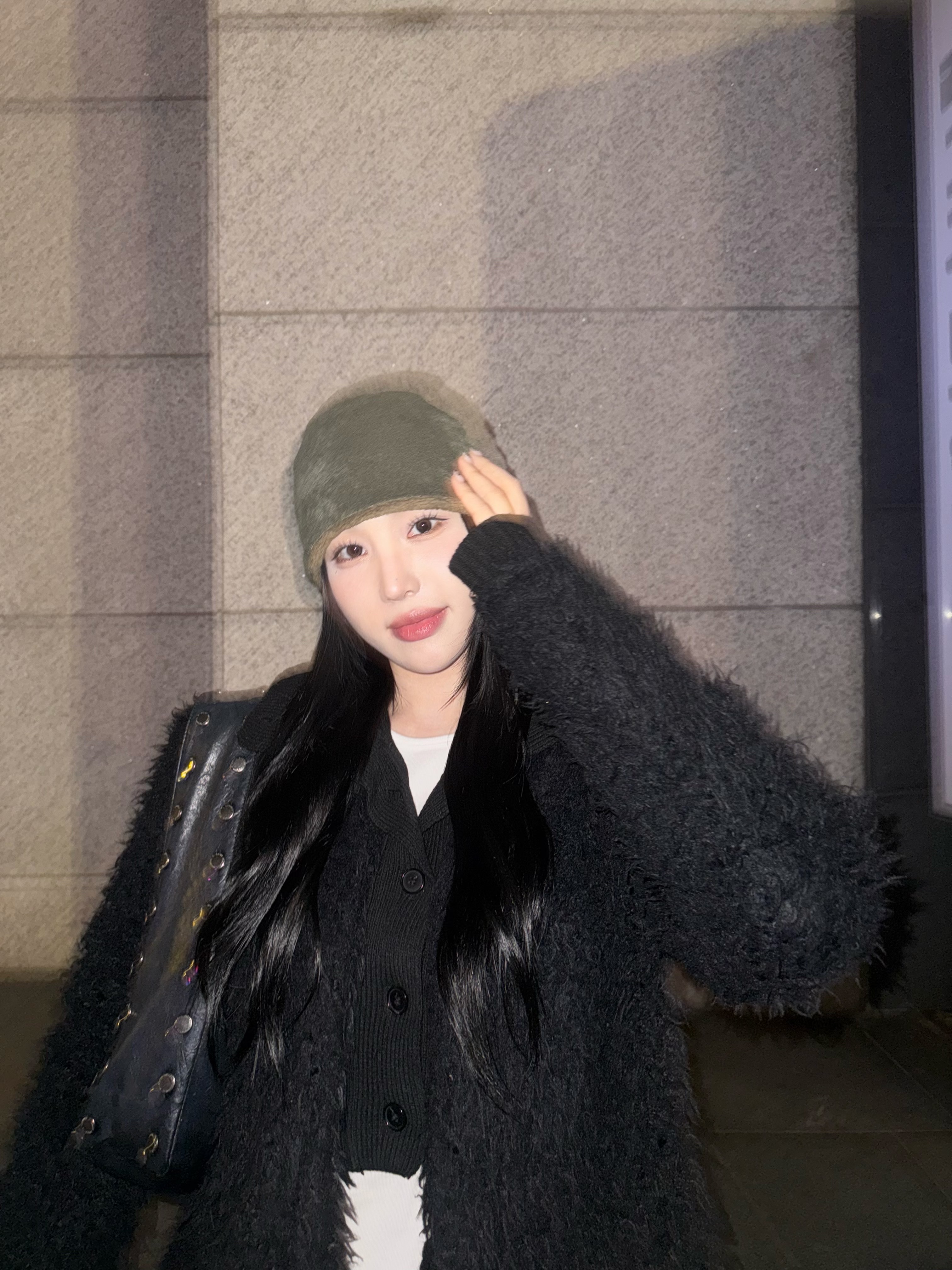 Kiiace Reversible Towel Beanie Dust Green 착용 스타일 - 3