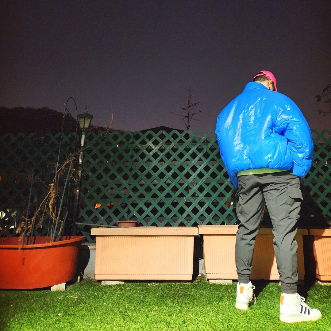 Yeezy Gap Round Jacket Blue, Adidas x Beyonce Ivy Park Forum Mid White Mesa 착용 스타일 - 3