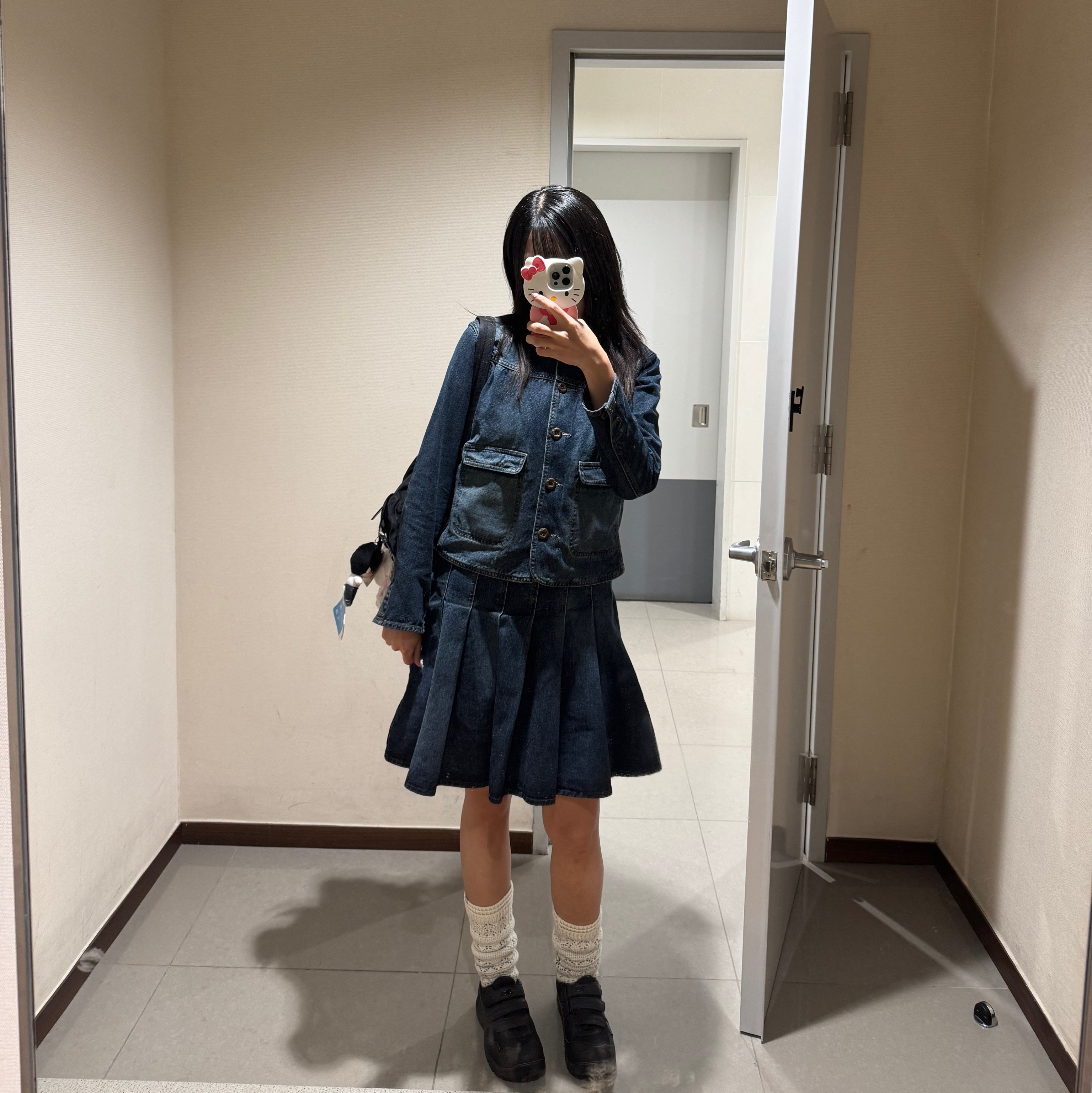 COYSEIO Deep Denim Jacket Navy, COYSEIO Deep Denim Pleats Skirt Navy 착용 스타일 - 2