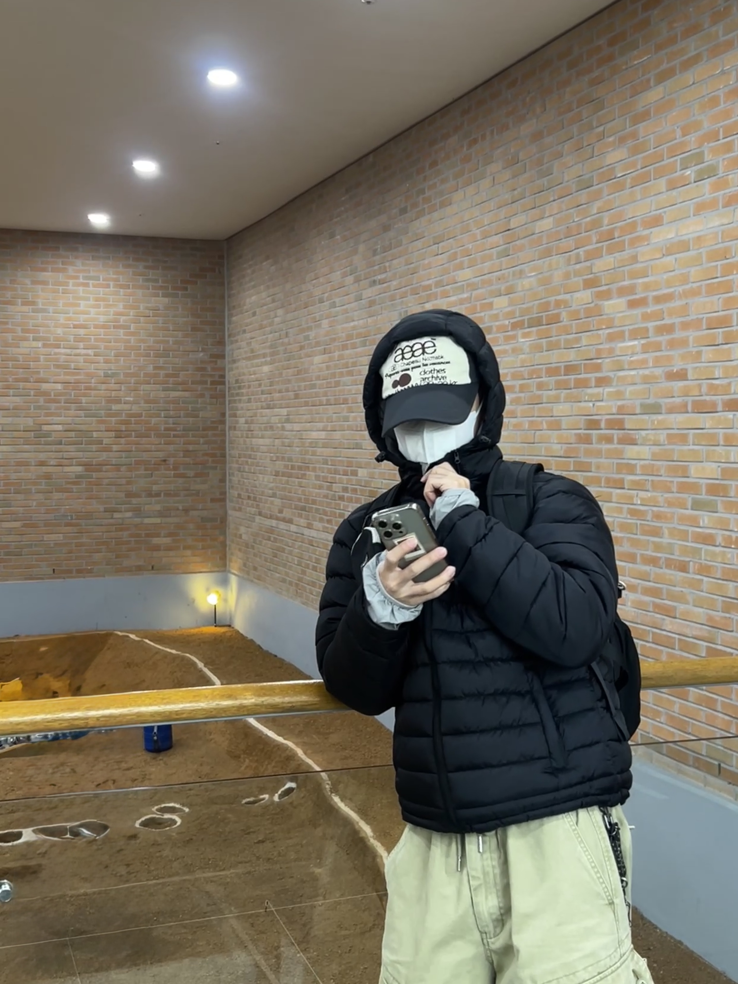 AEAE Web Logo 5 Pannel Ball Cap Navy & Ivory, Nike Air Force 1 '07 Low Triple Black 착용 스타일 - 3
