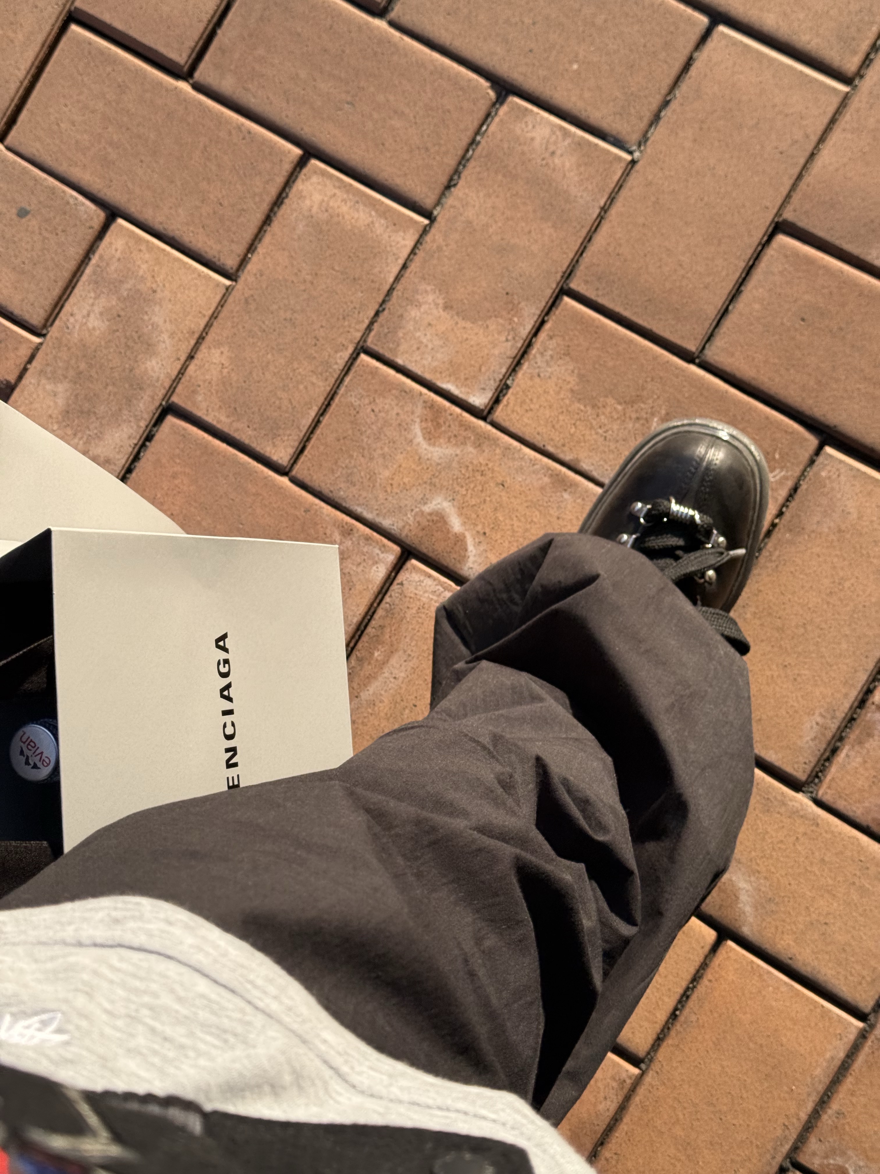 Burberry Leather Trek Boots Black, MJD X TRSC Carpenter Ski Pants Black 착용 스타일 - 2