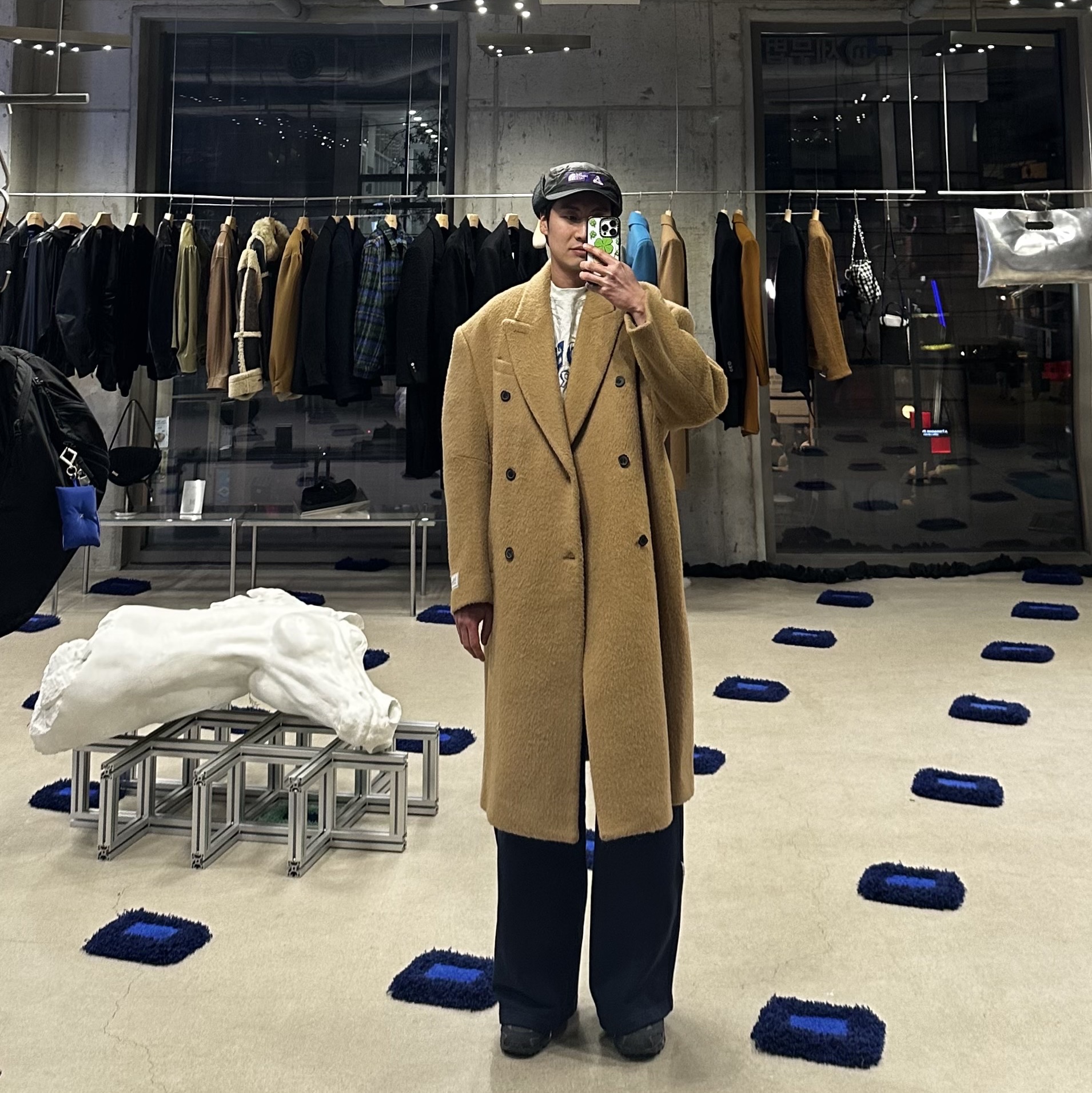 Palace x The North Face Purple Label Windstopper Field Hat Asphalt Gray - 25FW, Nike Shox Ride 2 Iron Grey and Anthracite 착용 스타일 - 3