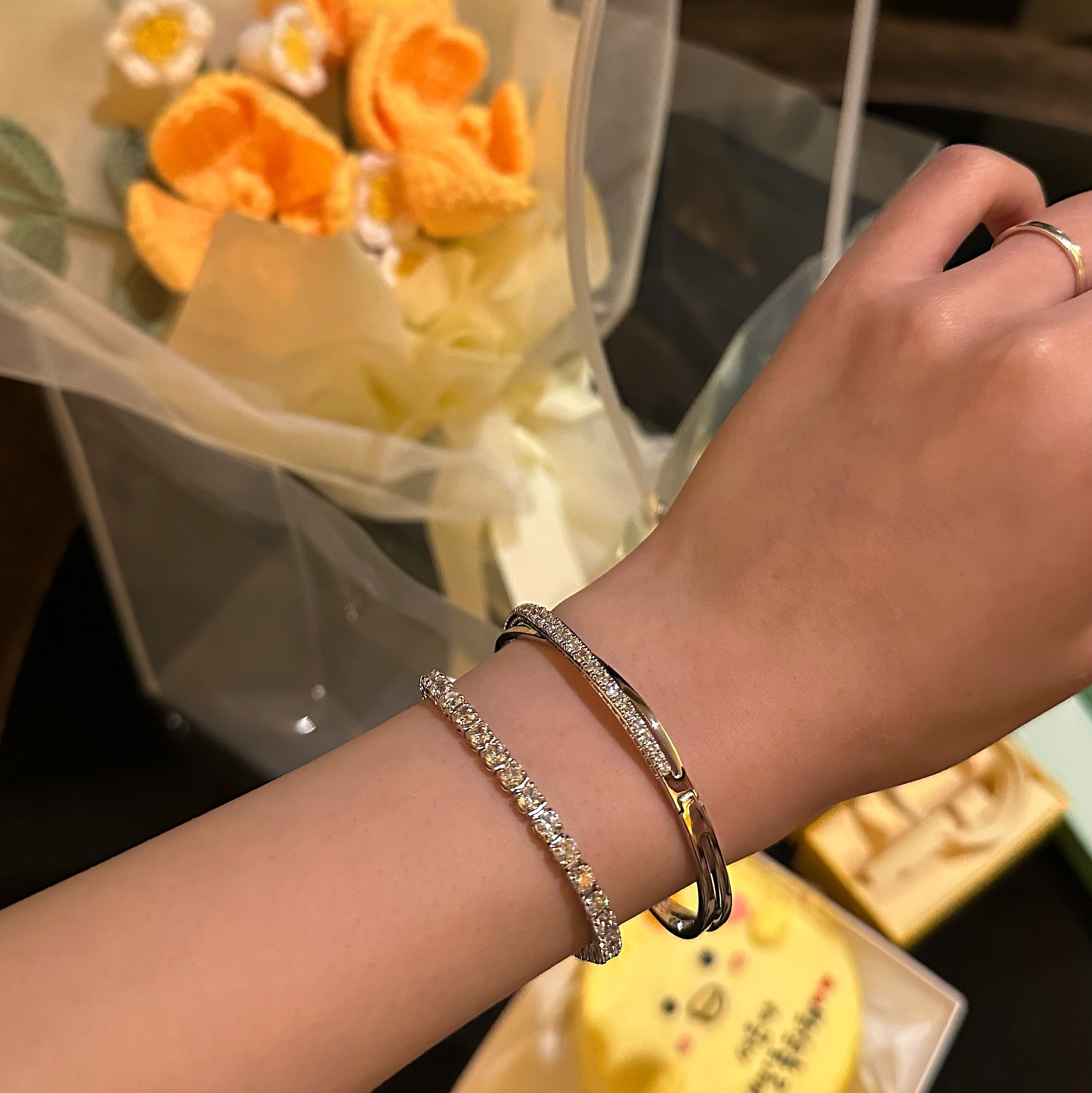 (W) Swarovski Hyperbola Bangle White Rhodium Plated, (W) Swarovski Matrix Tennis Bracelet White Rhodium Plated 착용 스타일