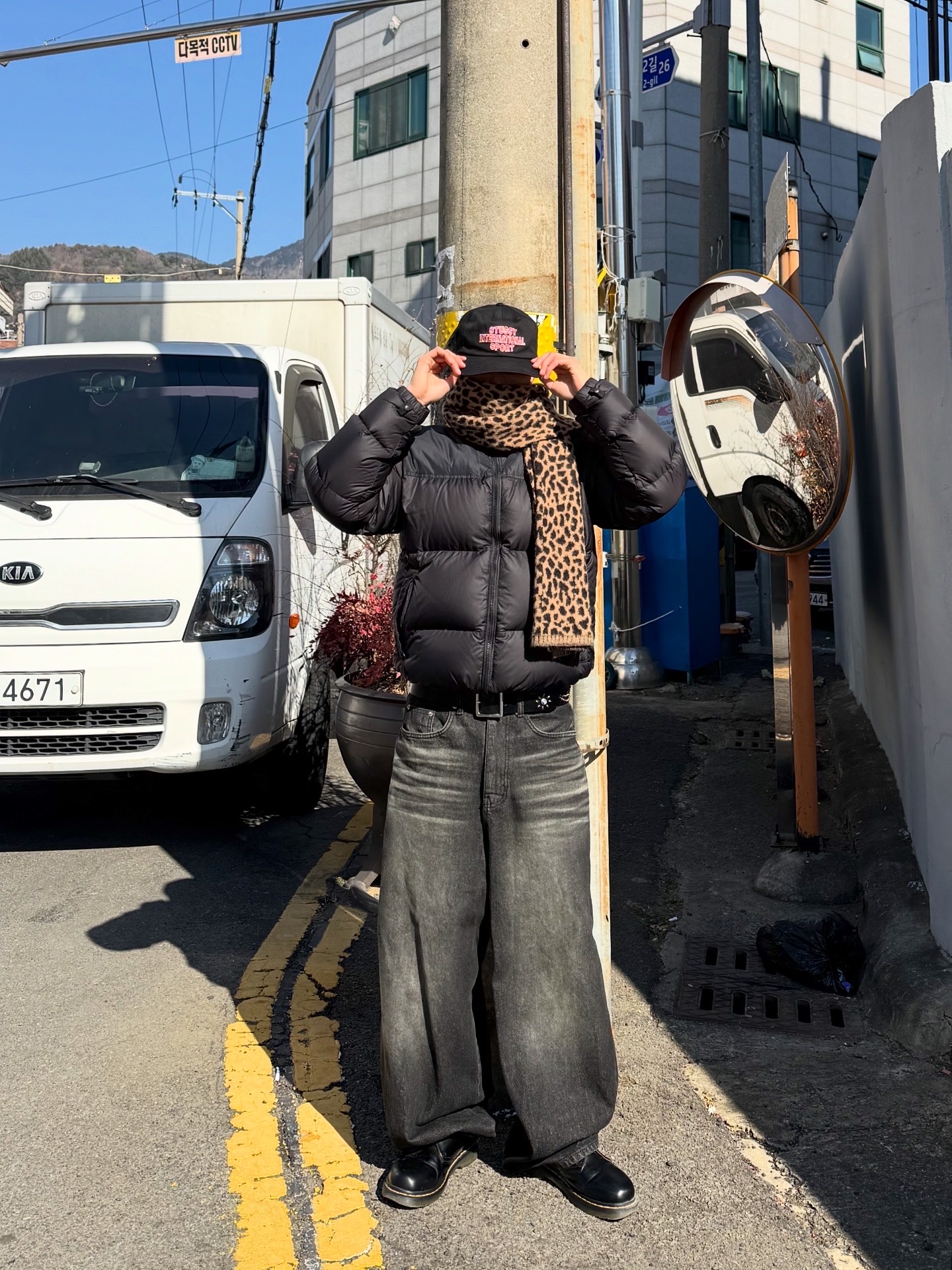 The North Face 1996 Eco Nuptse Jacket Black, Stussy Mid-Depth International Sport Strapback Black 착용 스타일 - 2