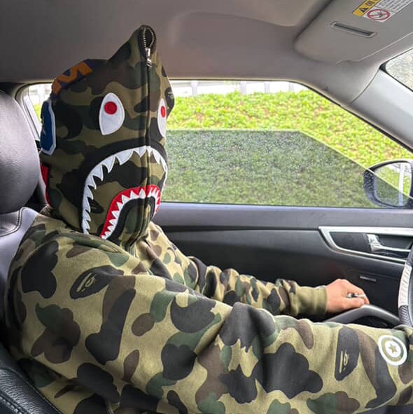 BAPE 1st Camo Shark Full Zip Hoodie Army Green 착용 스타일 - 1