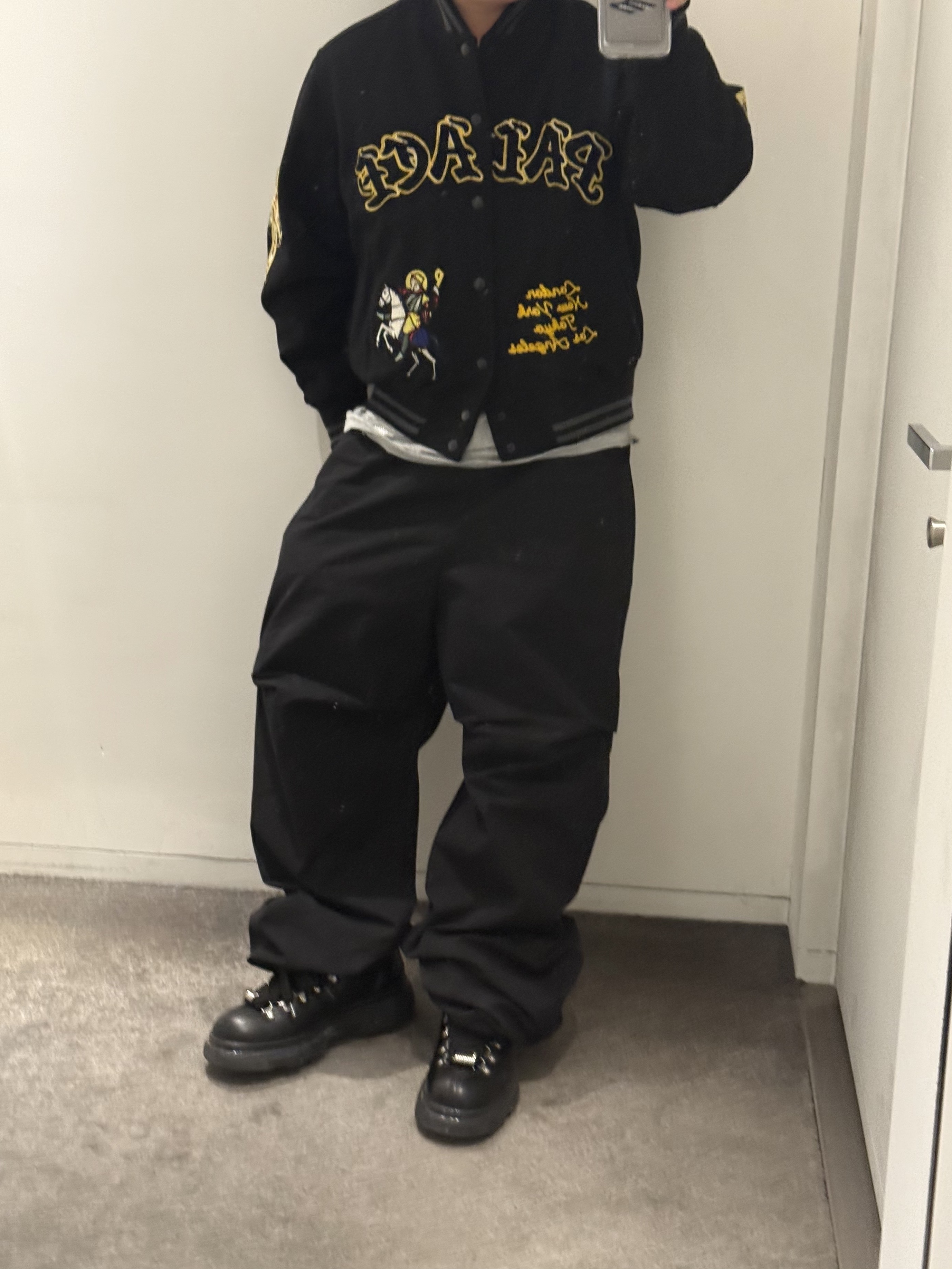 Burberry Leather Trek Boots Black, MJD X TRSC Carpenter Ski Pants Black 착용 스타일 - 1