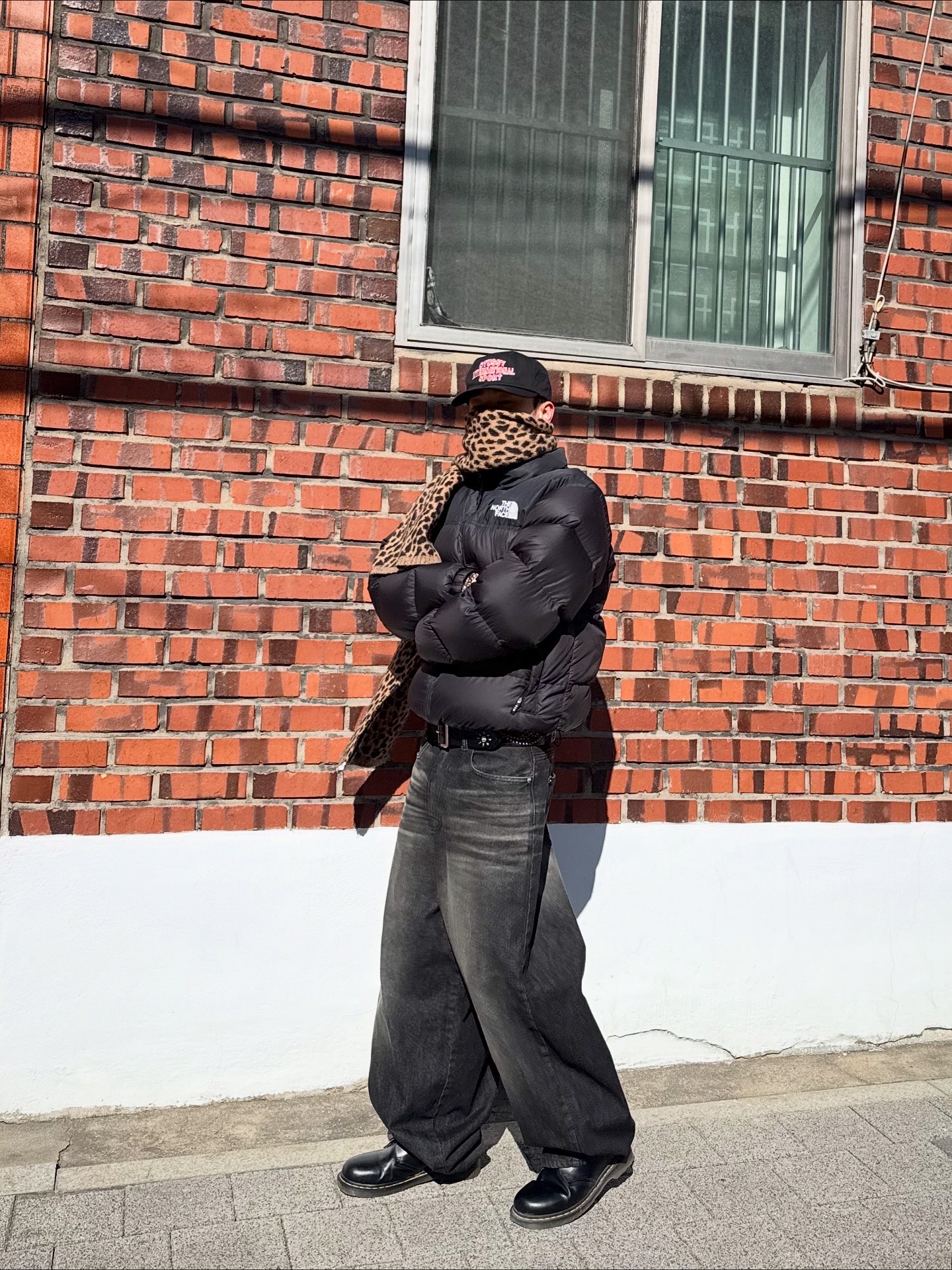 The North Face 1996 Eco Nuptse Jacket Black, Stussy Mid-Depth International Sport Strapback Black 착용 스타일 - 5