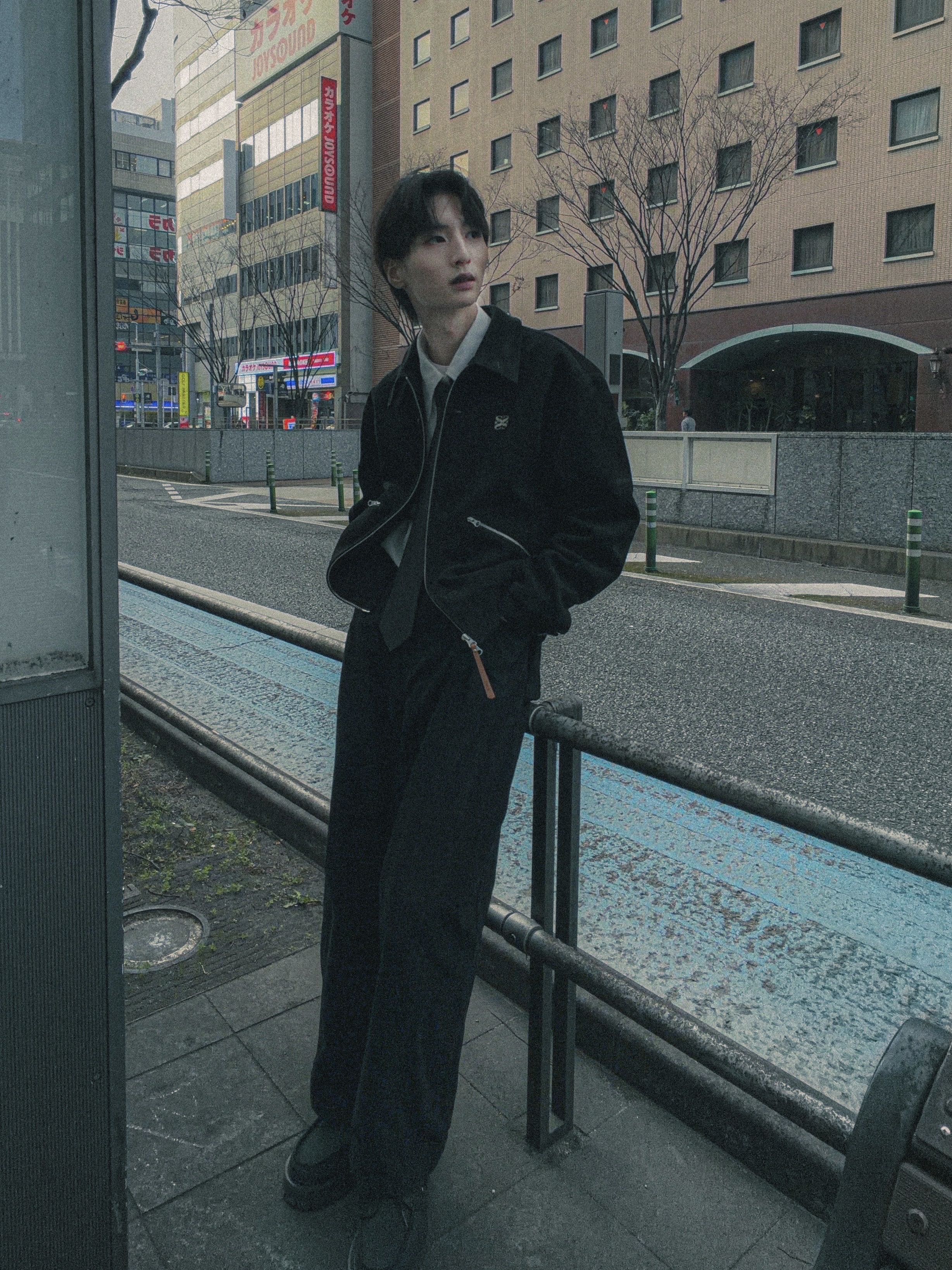 LOSTGARDEN Harbor Black, SATUR Teo Faux Suede Short Jacket Pirate Black 착용 스타일 - 1