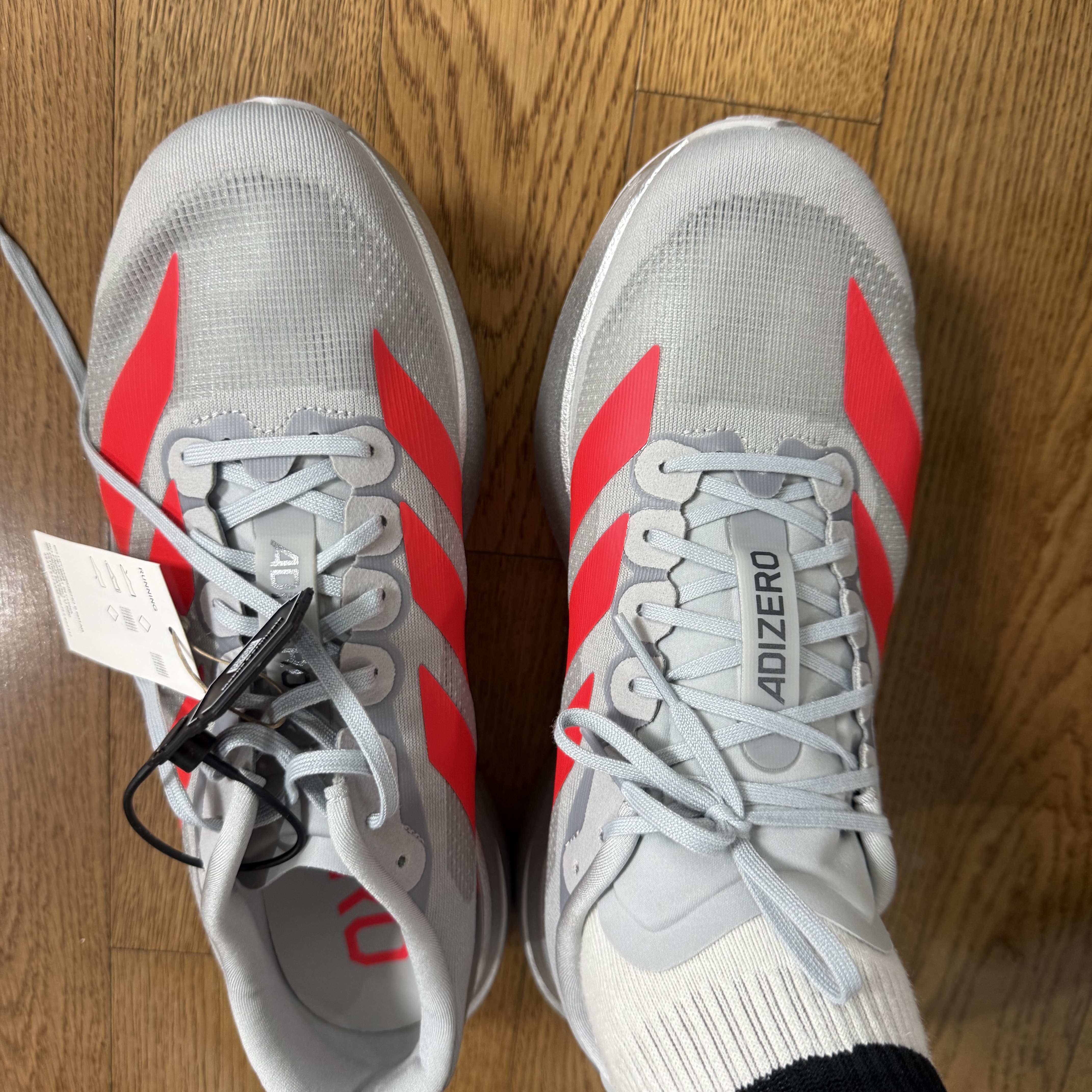 Adidas Adizero EVO SL Silver Metallic Lucid Red 착용 스타일