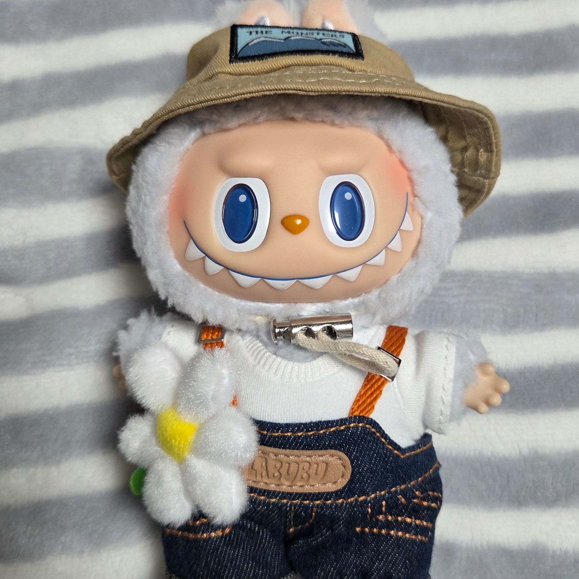 Pop Mart Fall In Wild Labubu Series Toy Keyring 착용 스타일 - 1