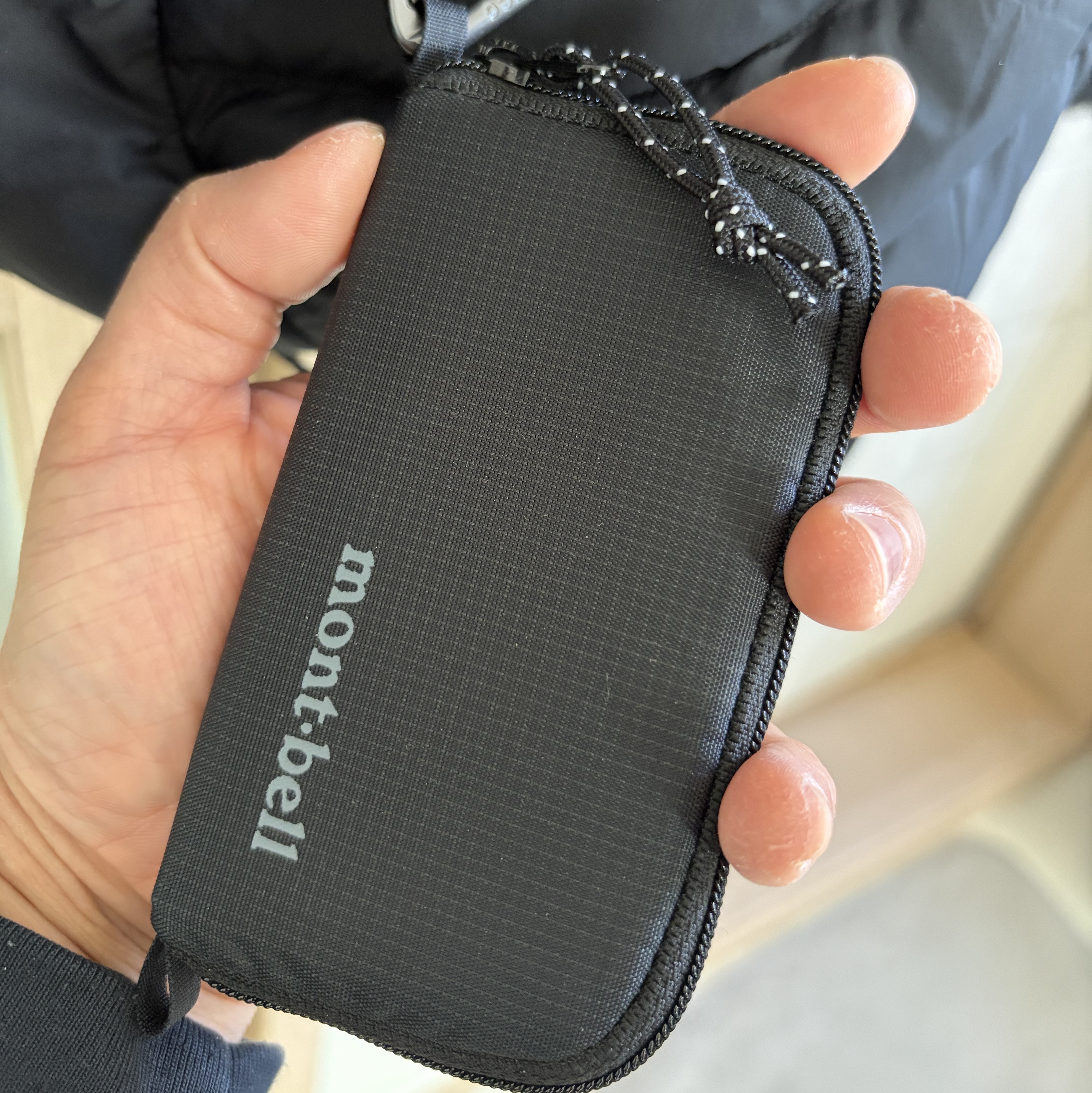 Montbell Mini Zip Wallet Black, Nike ACG Mountain Fly Low Gore-Tex SE Hazel Rush 착용 스타일 - 3