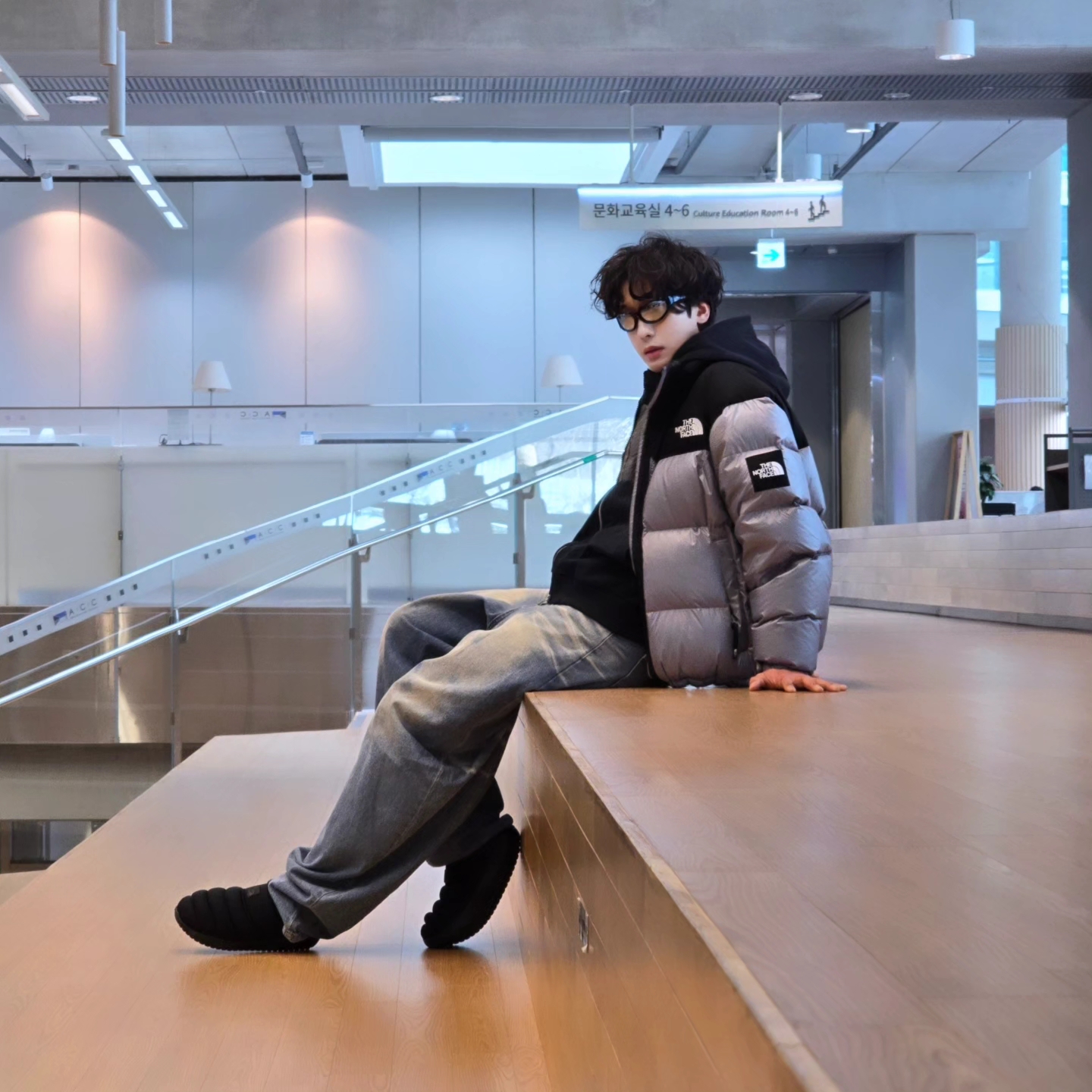 The North Face White Label Novelty Nuptse Down Jacket Heather Gray, Nike Burrow SE Black Anthracite 착용 스타일 - 2