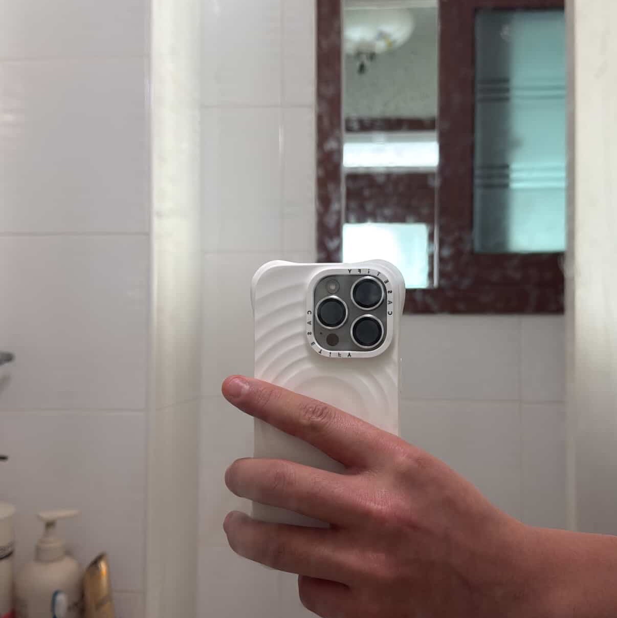 Casetify iPhone MagSafe Ripple Case White 착용 스타일