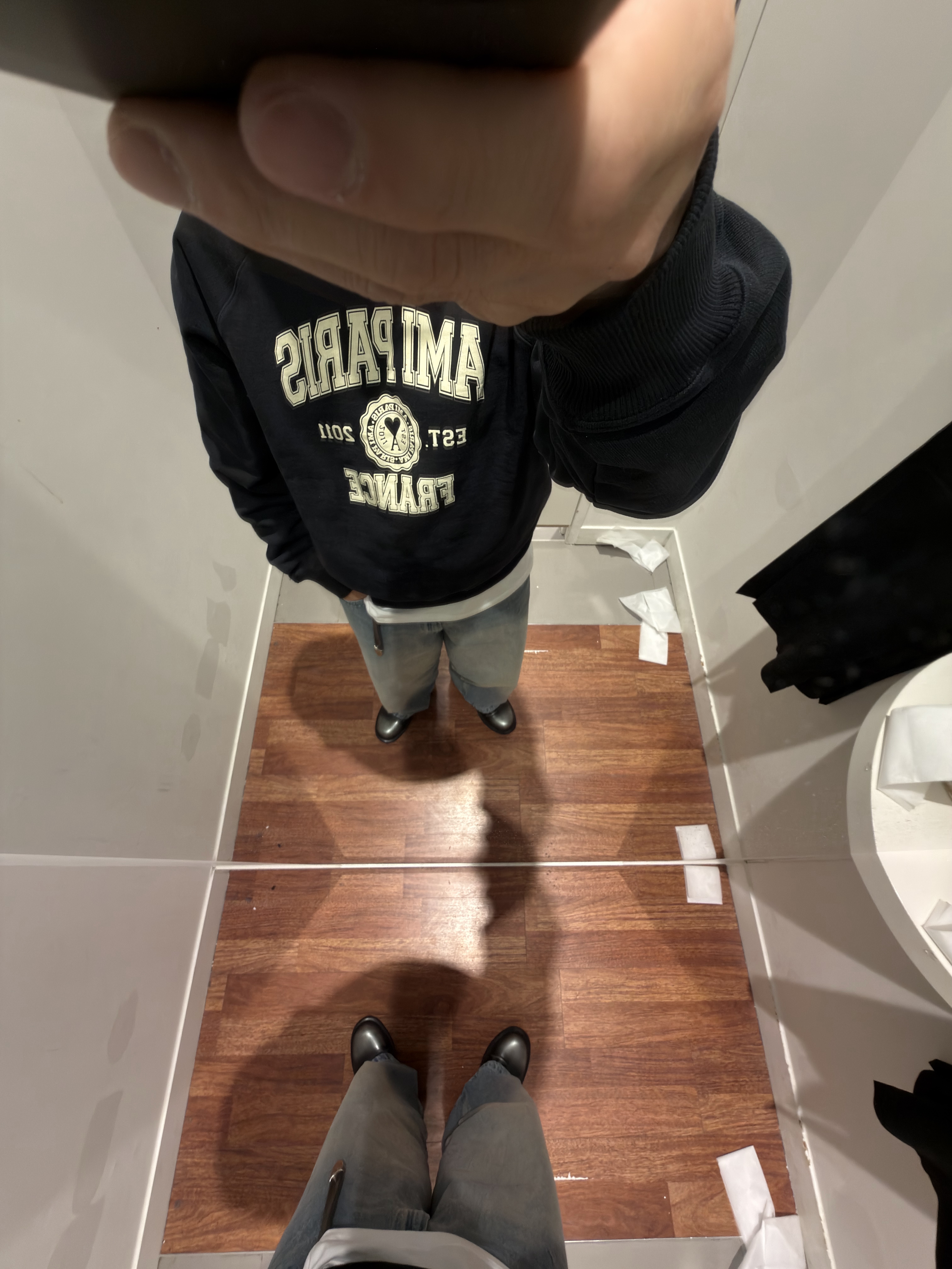 AMI Paris France Sweatshirt Black, Dr. Martens 1461 Silver Arcadia Multi 착용 스타일