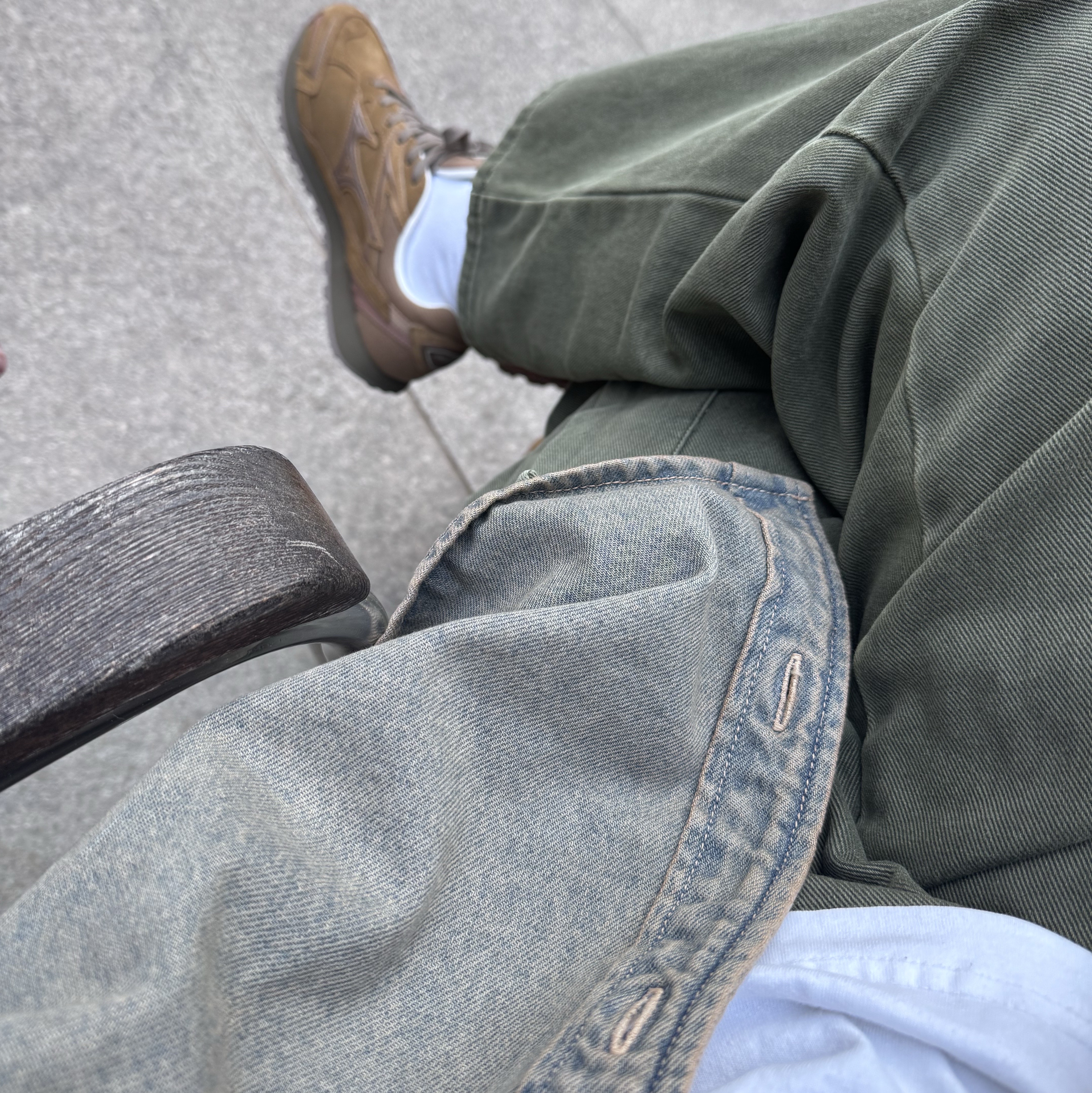 Carhartt WIP Tigan Shirt Jacket Blue Leather Garment Dyed, Mizuno LG 60S 2K Brown 착용 스타일