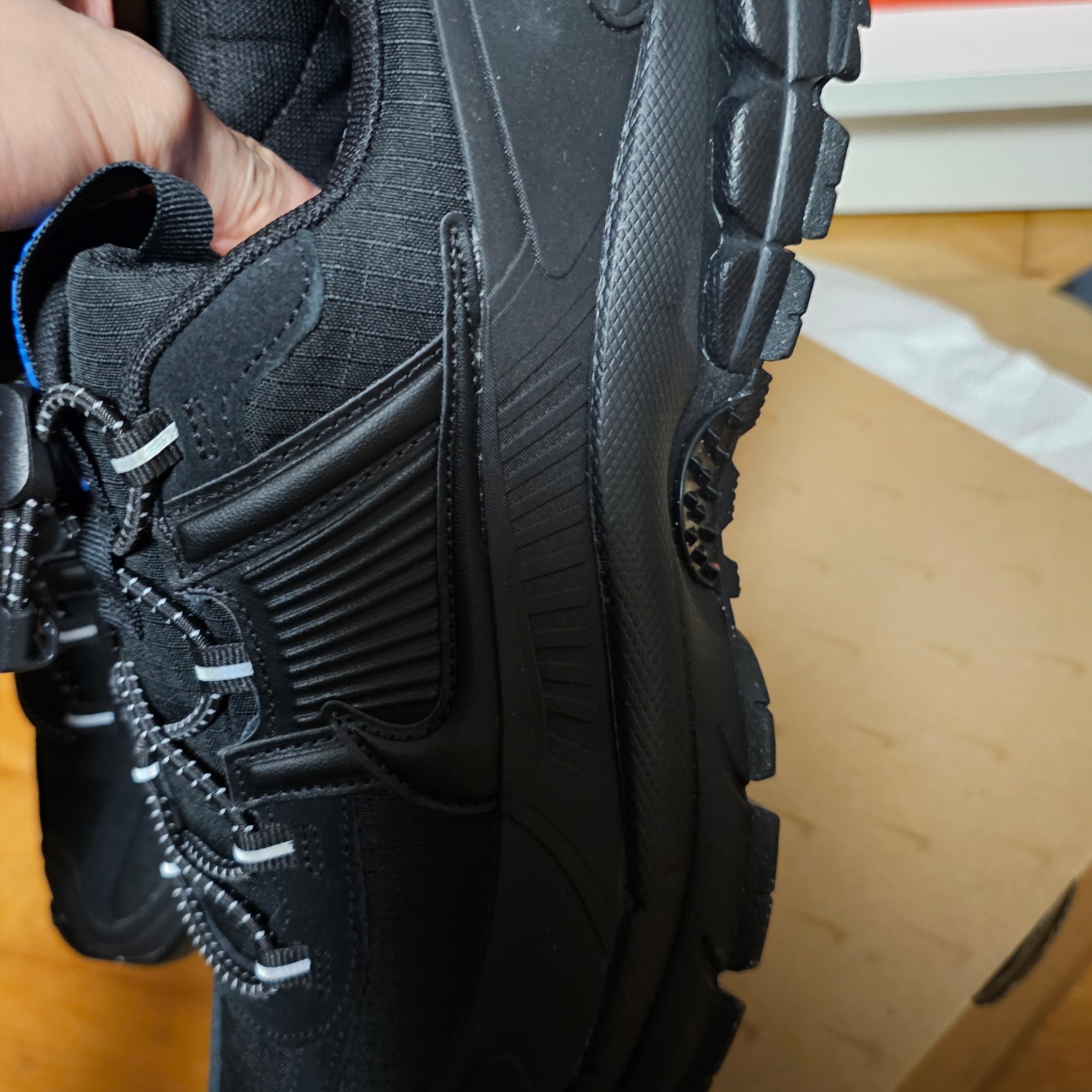 Nike Zoom Vomero Roam Black Racer Blue 착용 스타일