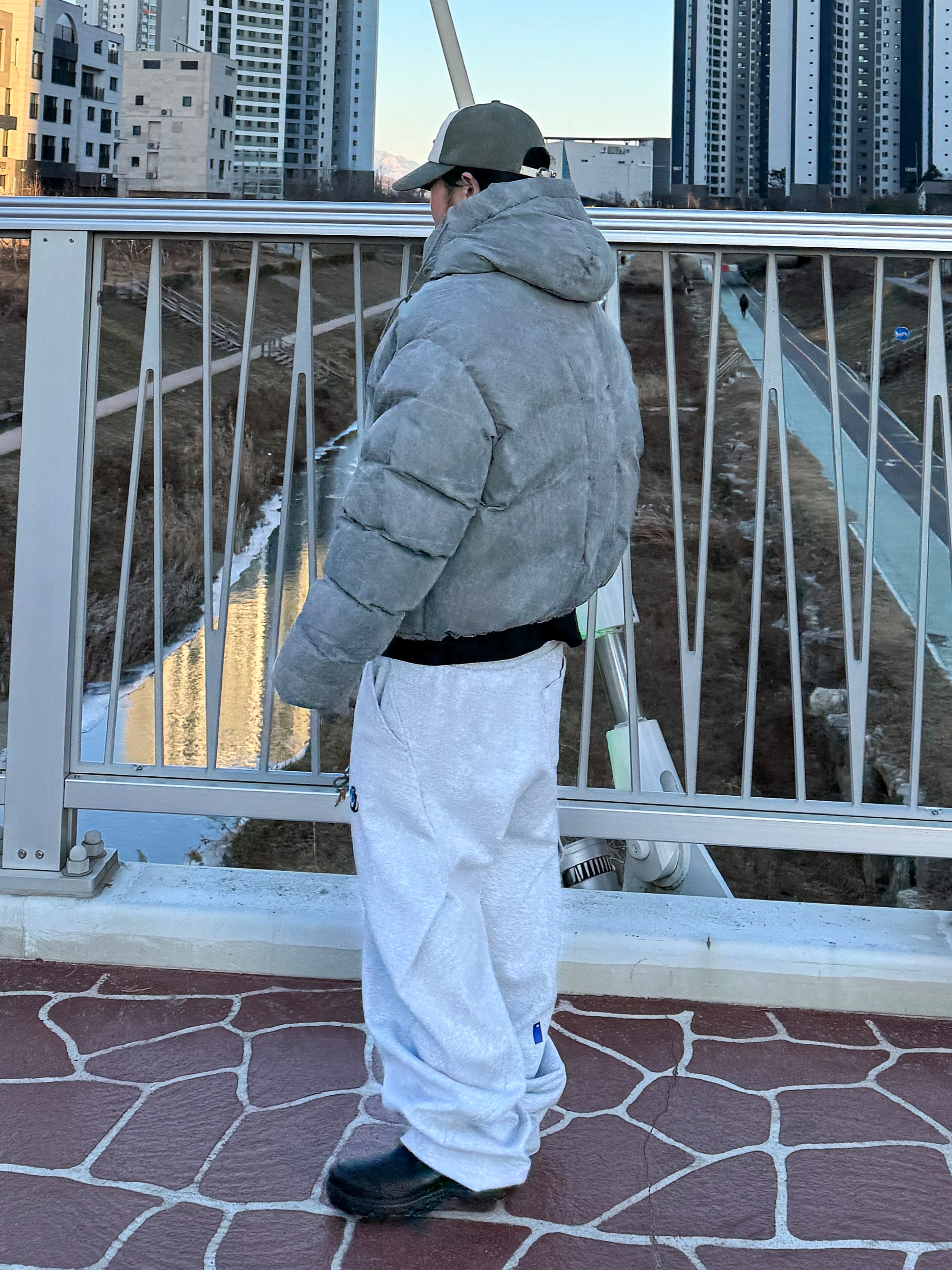 Zara x Ader Error Jogger Pants Grey 착용 스타일 - 6