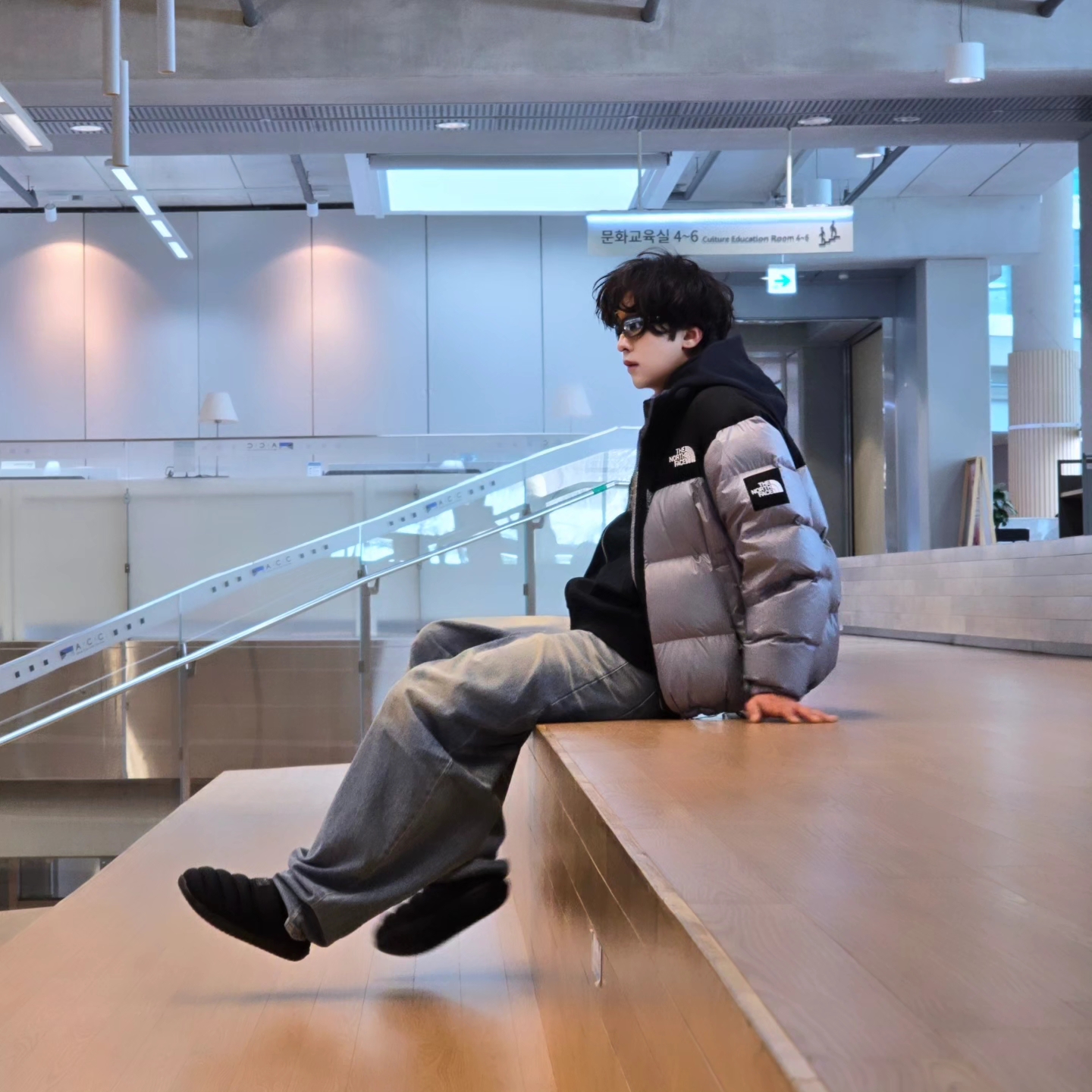 The North Face White Label Novelty Nuptse Down Jacket Heather Gray, Nike Burrow SE Black Anthracite 착용 스타일 - 1
