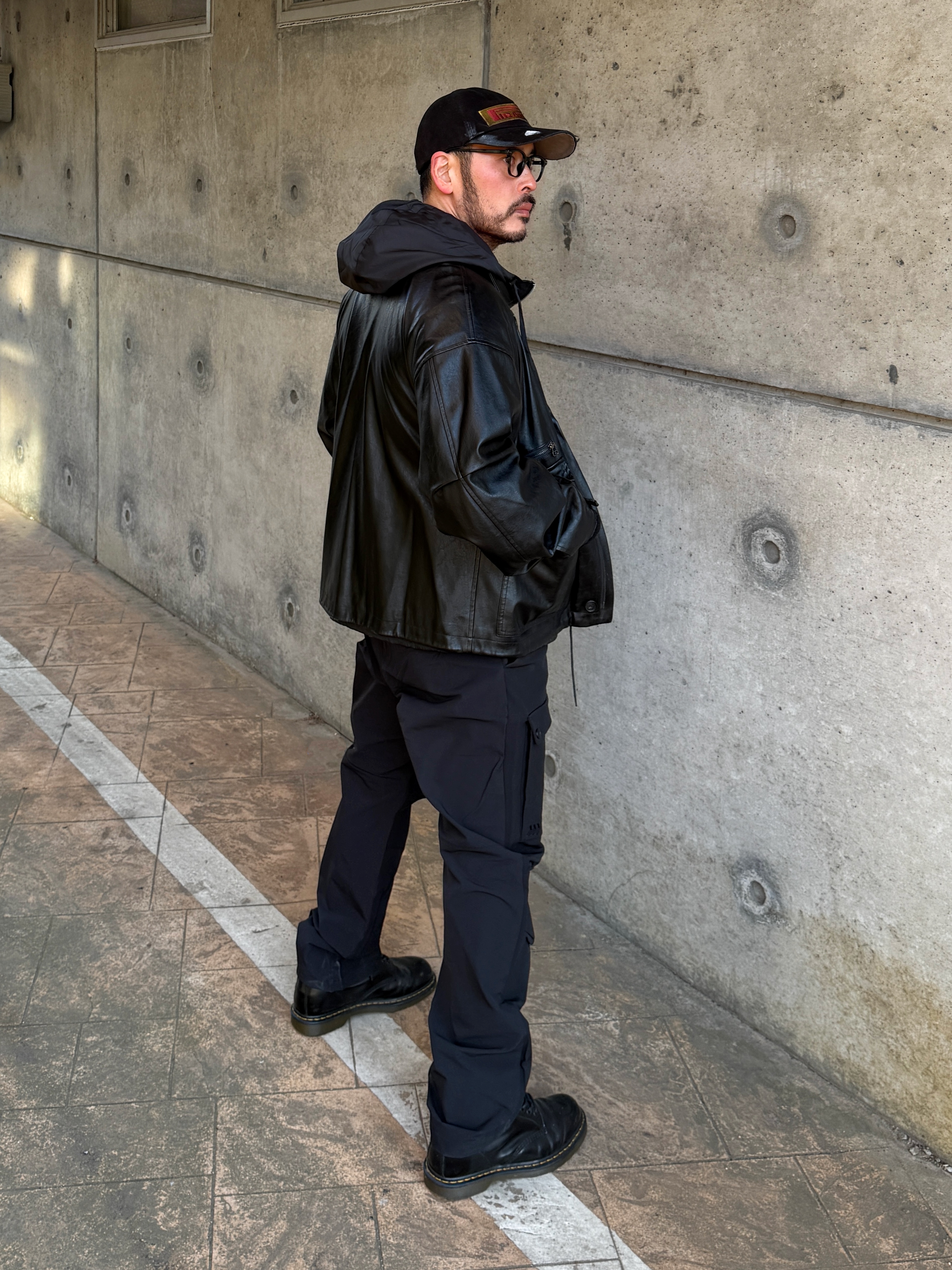 Dr. Martens 1460 Smooth Boots Black 착용 스타일 - 3