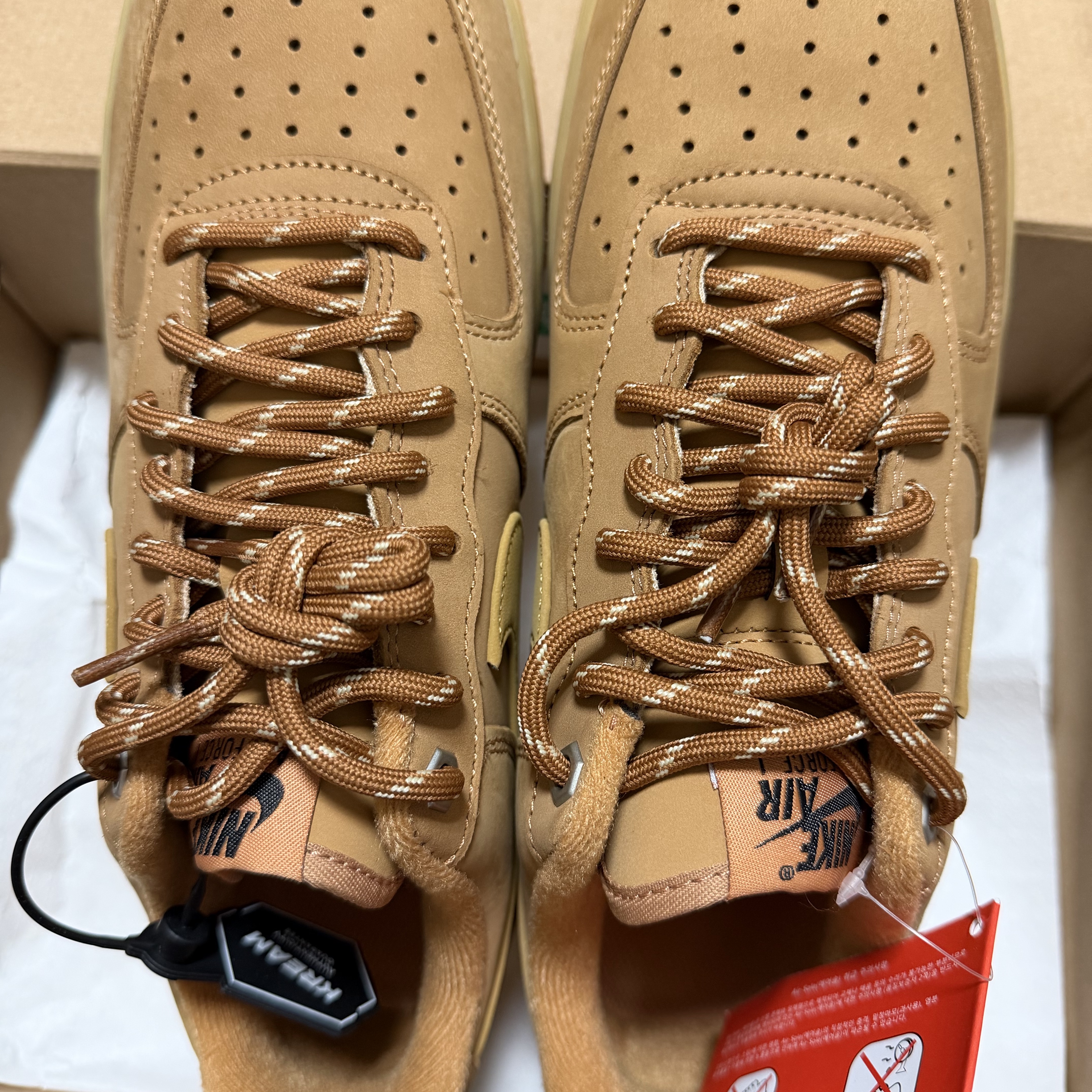 Nike Air Force 1 '07 WB Flax 착용 스타일 - 2