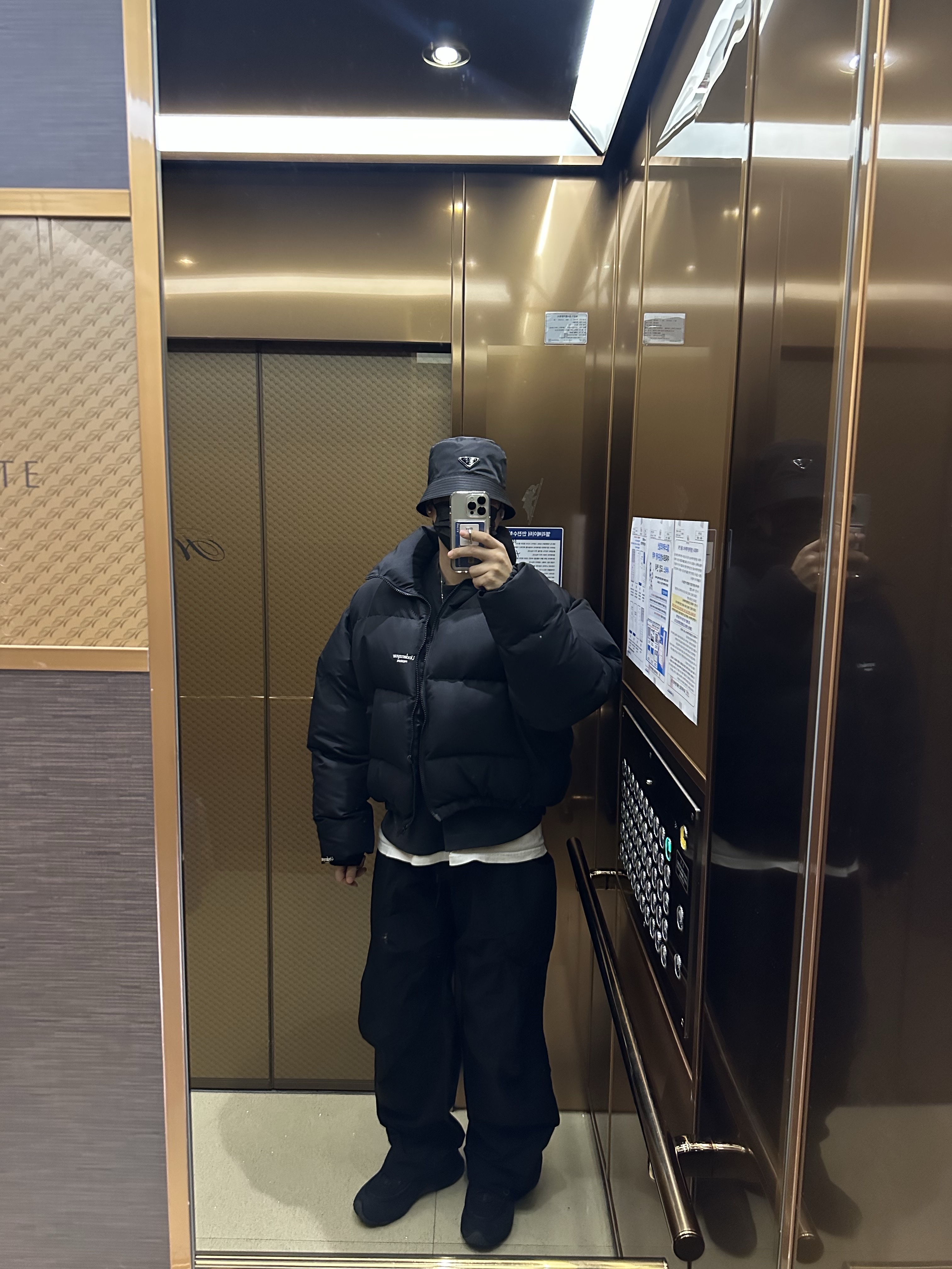 Prada Re-Nylon Bucket Hat Black, Yeezy Gap Engineered By Balenciaga Dove Long Sleeve T-Shirt Black 착용 스타일