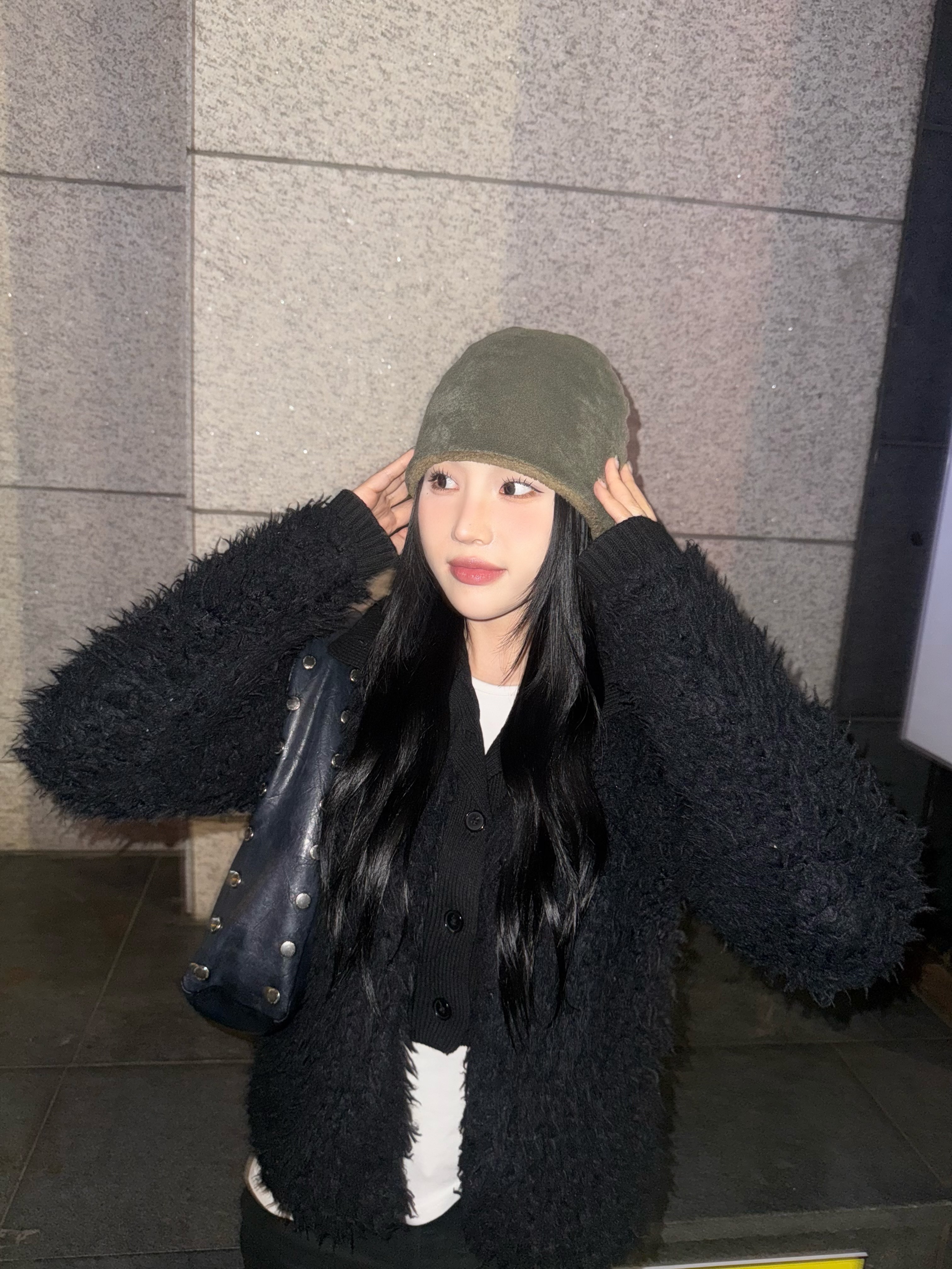 Kiiace Reversible Towel Beanie Dust Green 착용 스타일 - 2