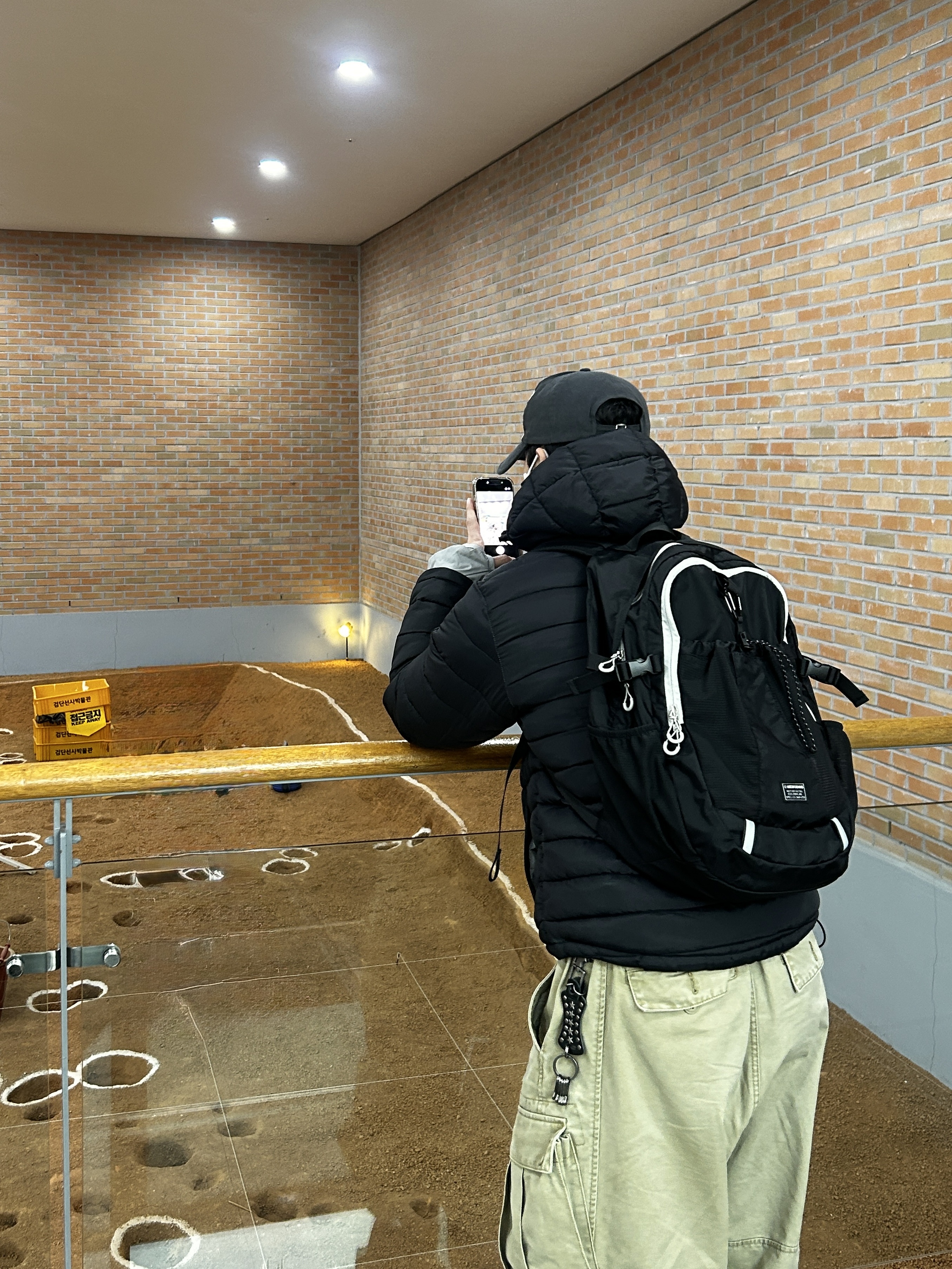 AEAE Web Logo 5 Pannel Ball Cap Navy & Ivory, Nike Air Force 1 '07 Low Triple Black 착용 스타일 - 1