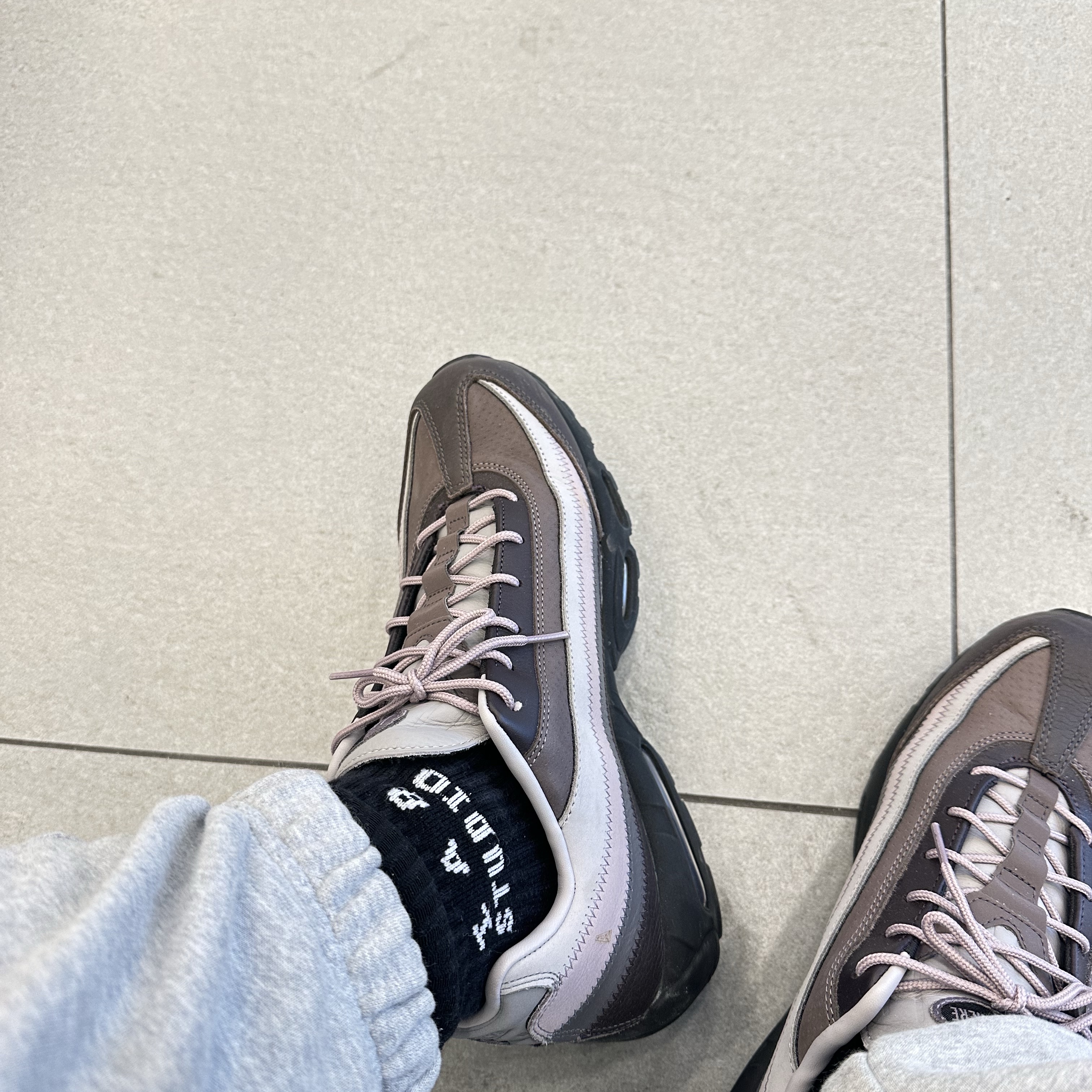 IAB Studio Socks White Black (5 Pack), Nike x A Ma Maniere Air Max 95 W.Y.W.S. 착용 스타일