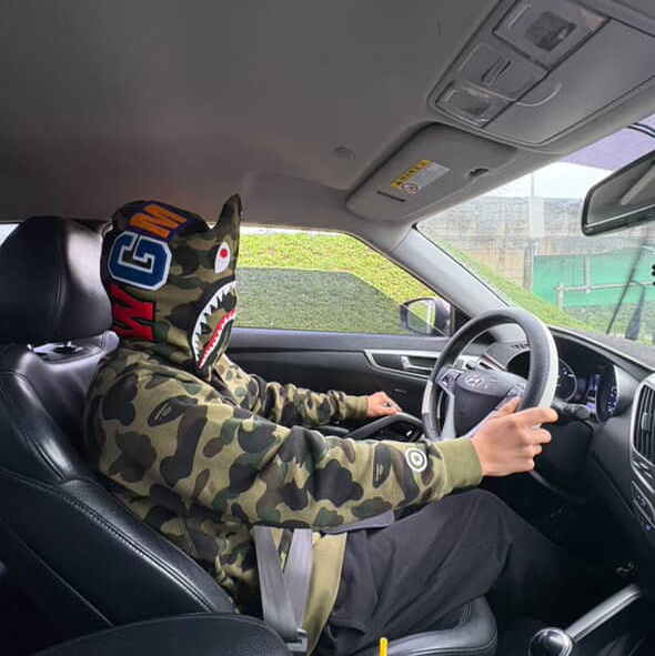 BAPE 1st Camo Shark Full Zip Hoodie Army Green 착용 스타일 - 2
