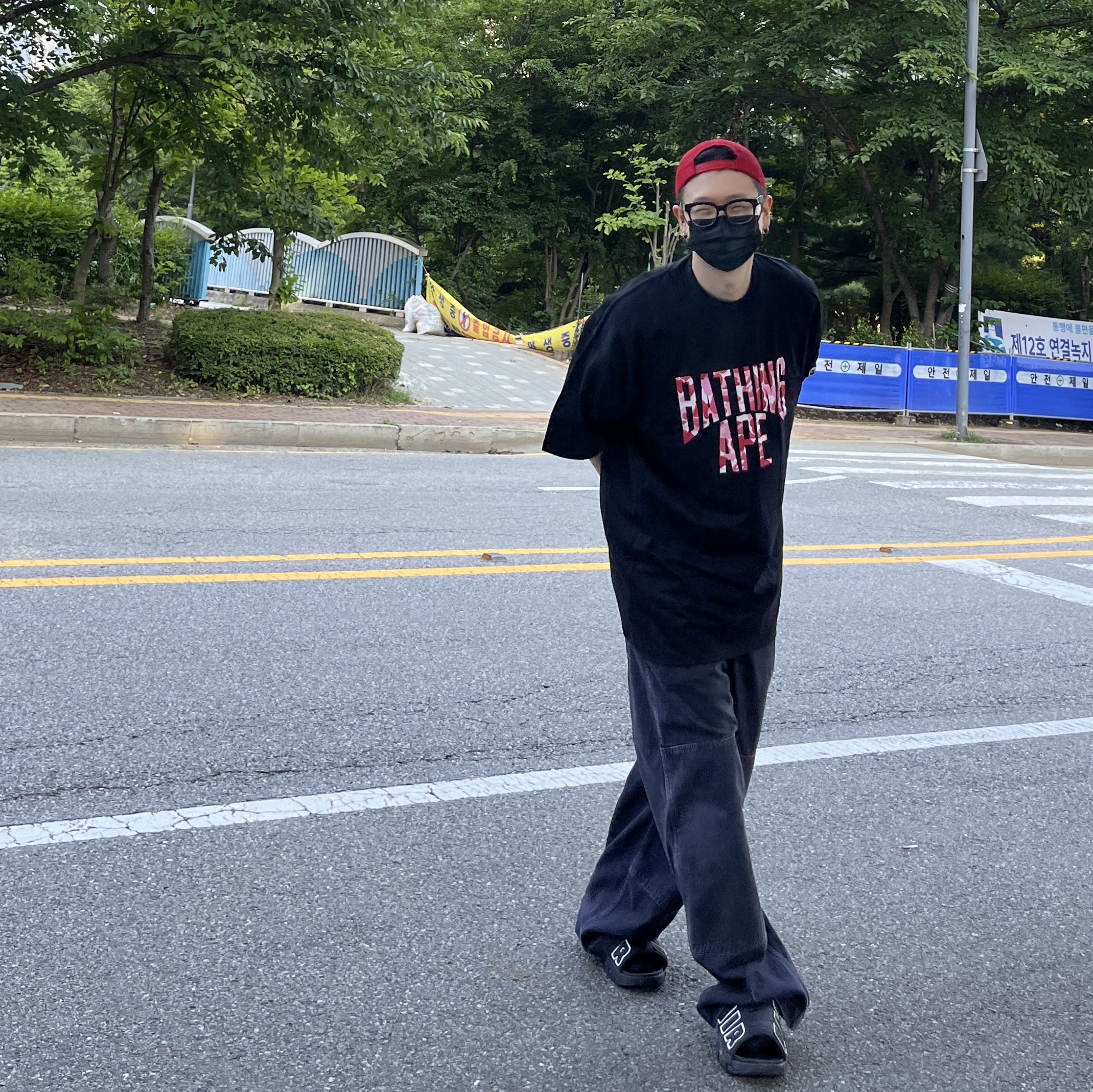 BAPE ABC Camo NYC Logo T-Shirt Black Pink 착용 스타일