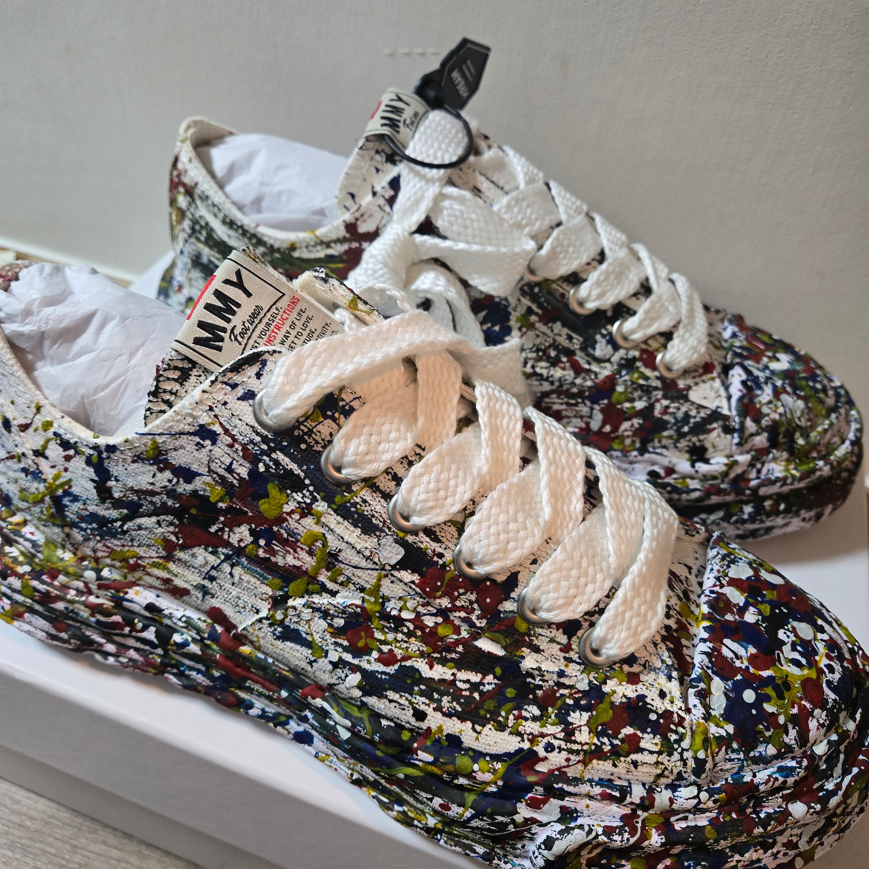 Maison Mihara Yasuhiro Peterson23 OG Sole Sputtering Paint Canvas Low-top Sneakers White 착용 스타일