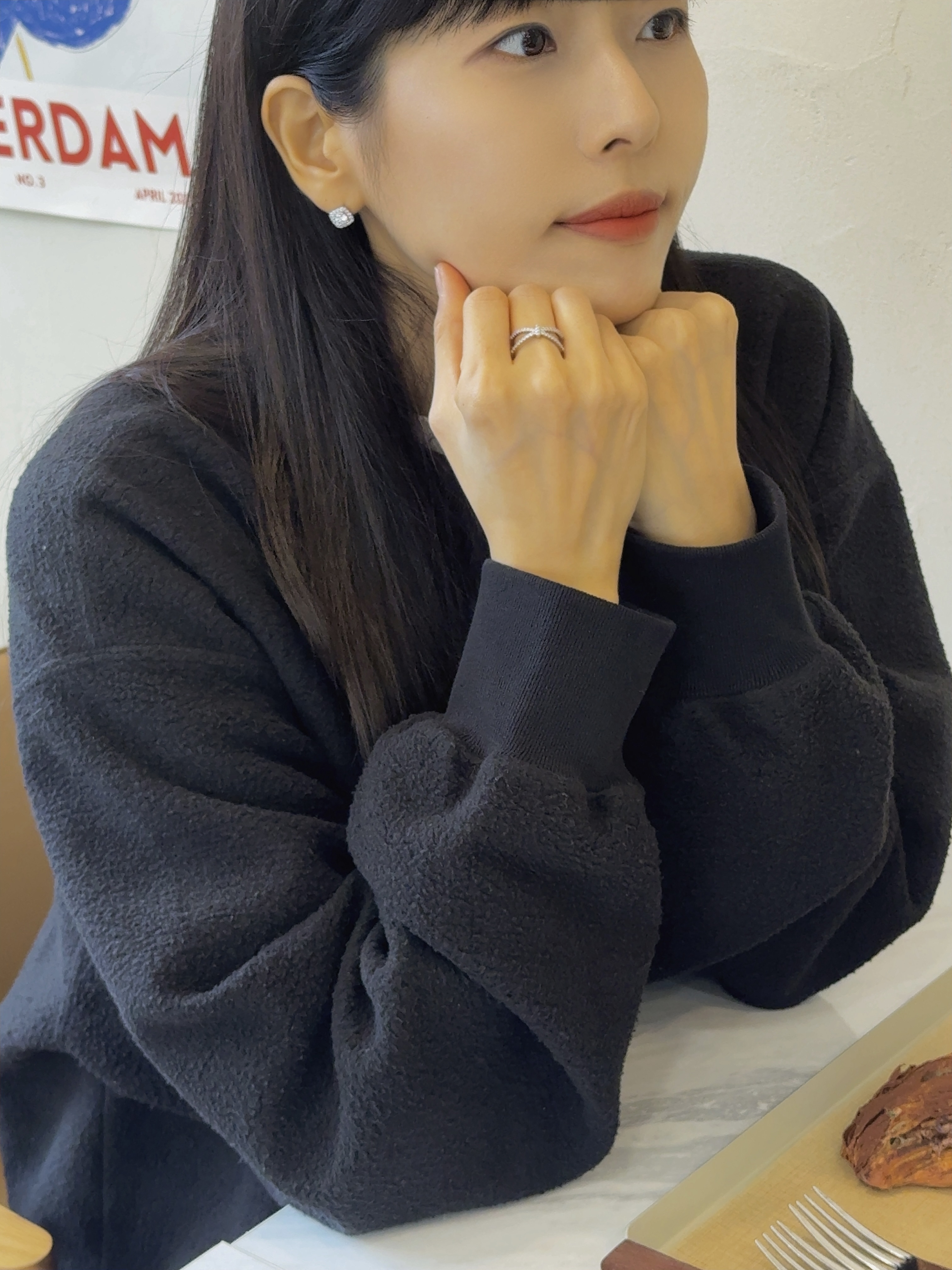 Supreme Inside Out Crewneck Black - 23FW 착용 스타일 - 3