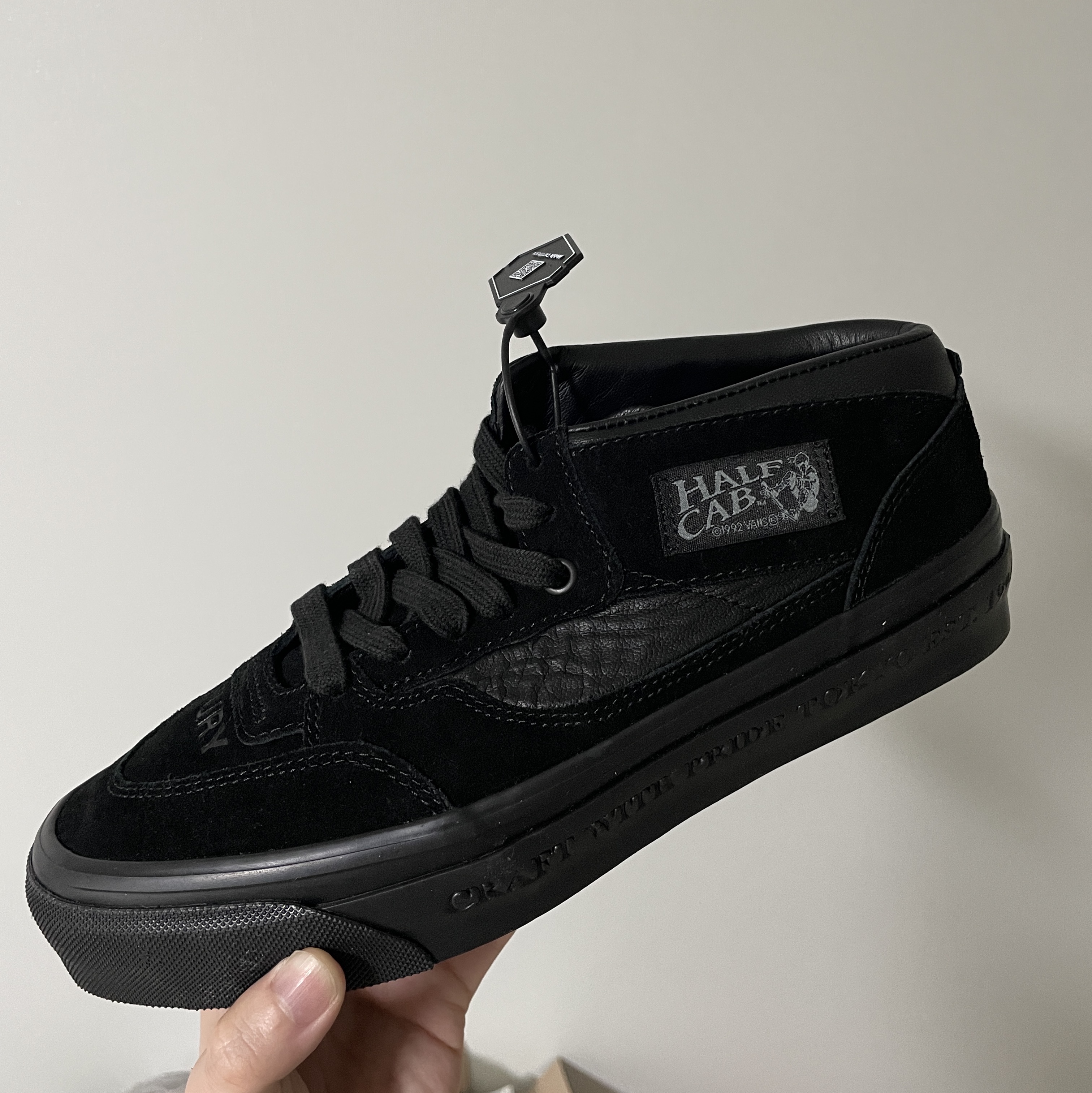 Vans x Neighborhood OTW Half Cab Black 착용 스타일 - 2