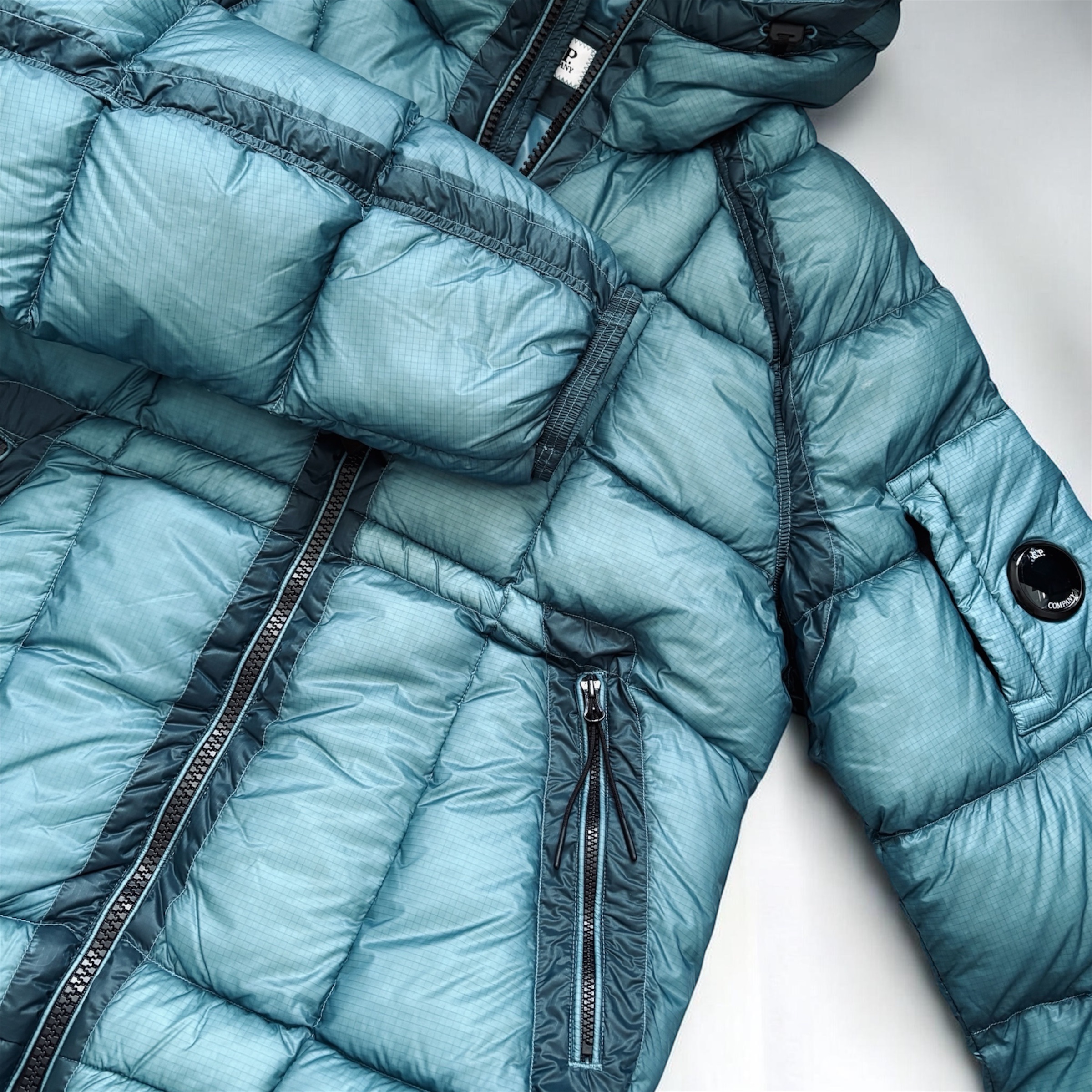 C.P. Company D.D. Shell Hooded Down Jacket Aegean Blue Light Blue - 25FW 착용 스타일