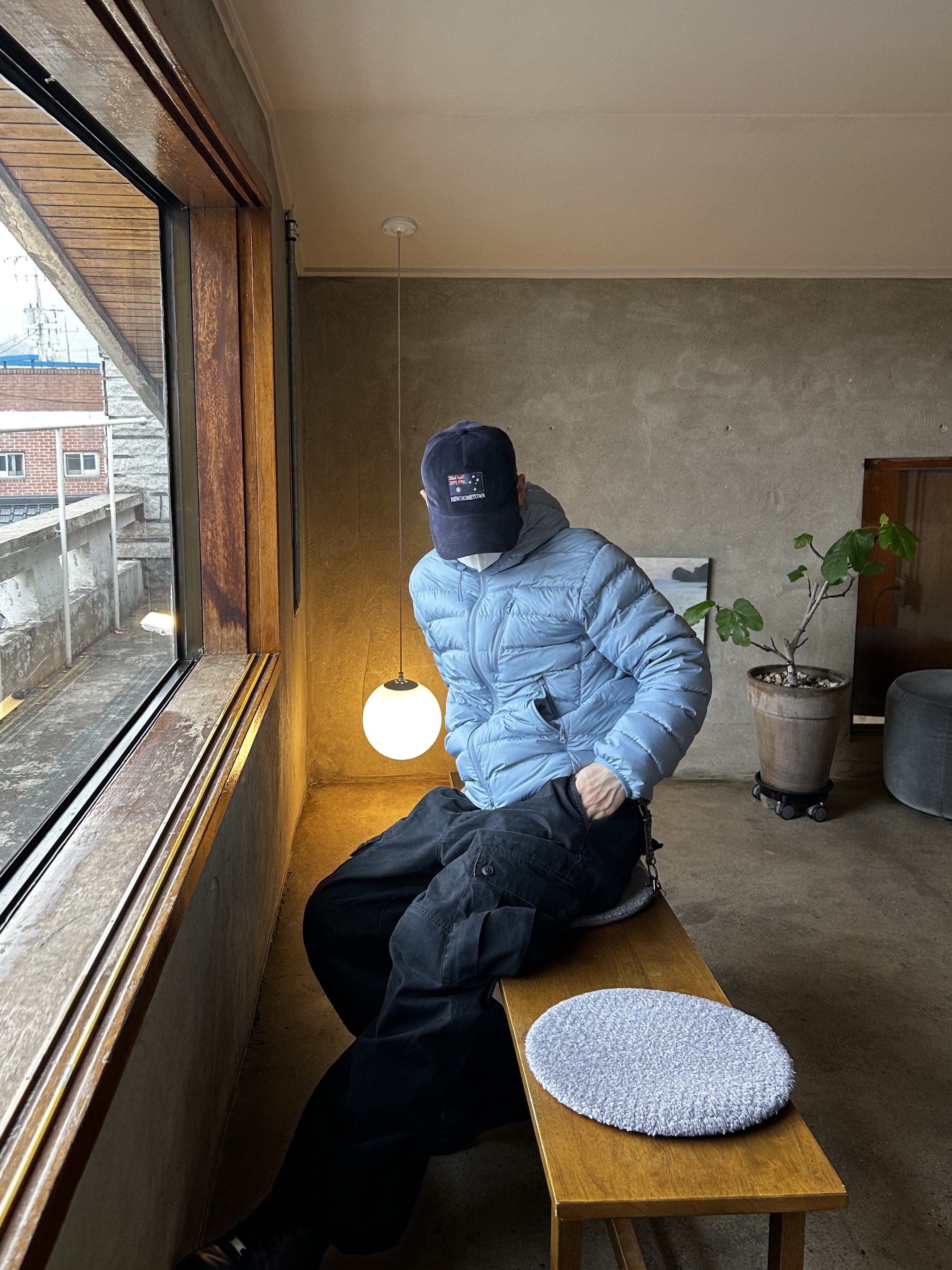 Musinsa Standard City Leisure Hooded Light Down Jacket Moon Blue, Musinsa Standard City Leisure Hooded Light Down Jacket Cloudy Blue 착용 스타일 - 2