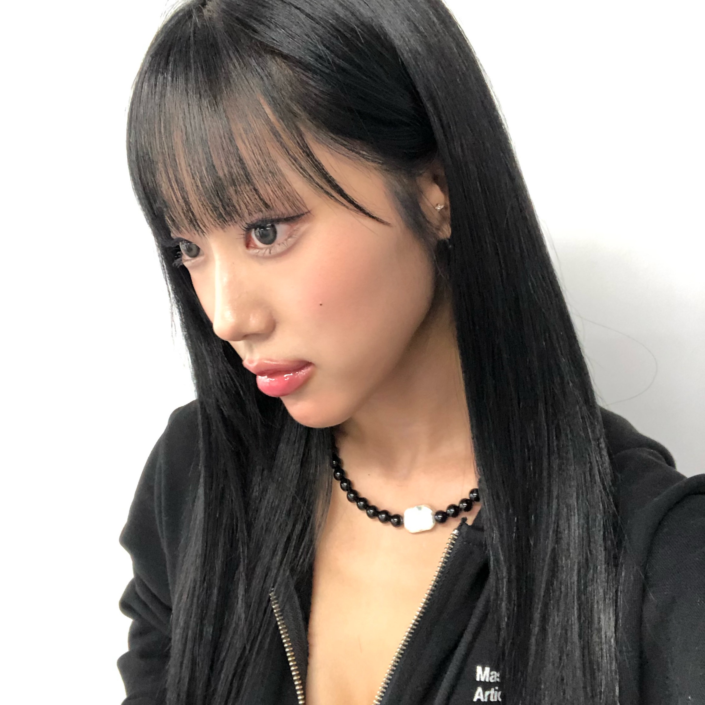 Riomeu Square Margaret Onyx Necklace 착용 스타일
