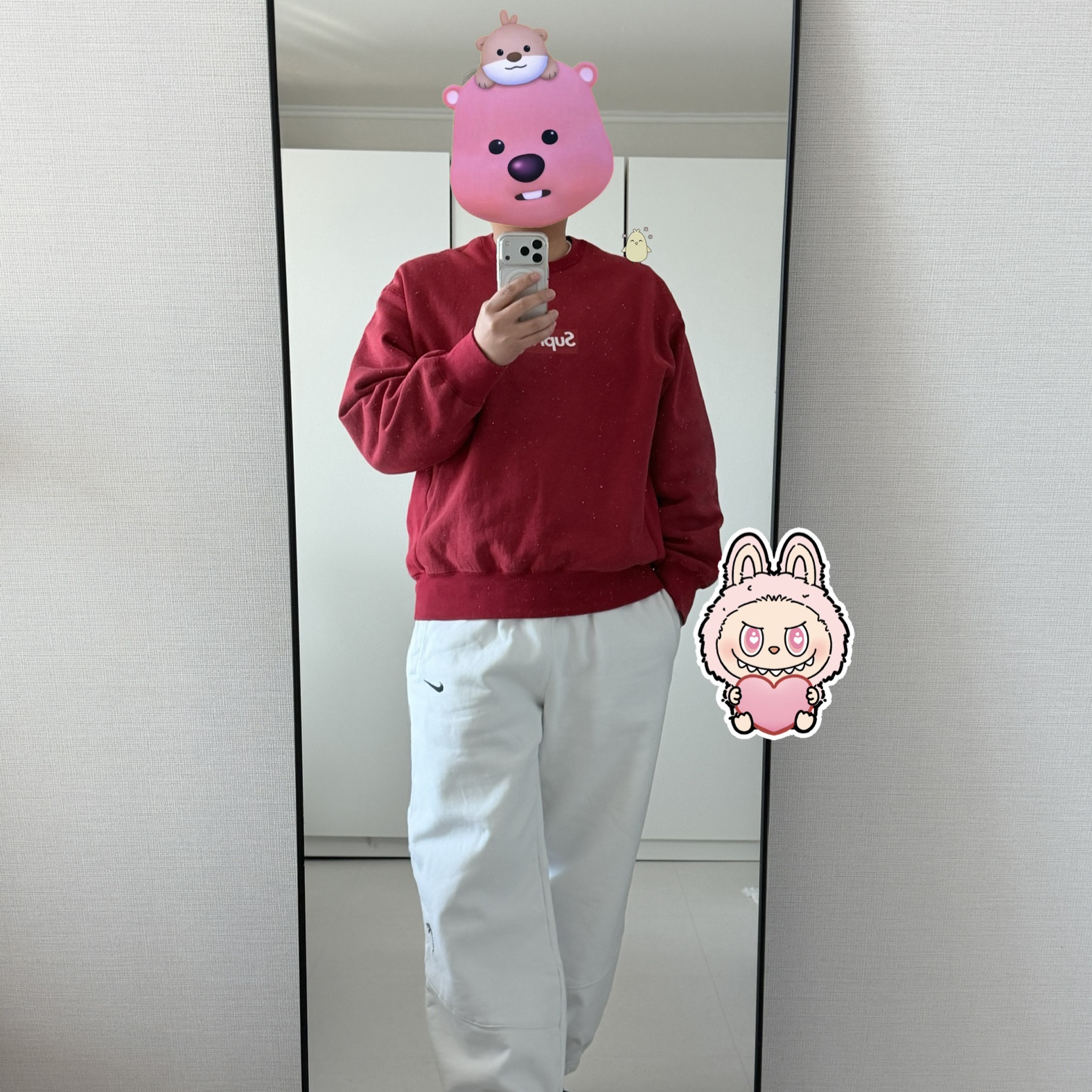 Supreme Washed Box Logo Crewneck Red - 25SS, Supreme x Nike Sweatpant White - 25SS 착용 스타일 - 1