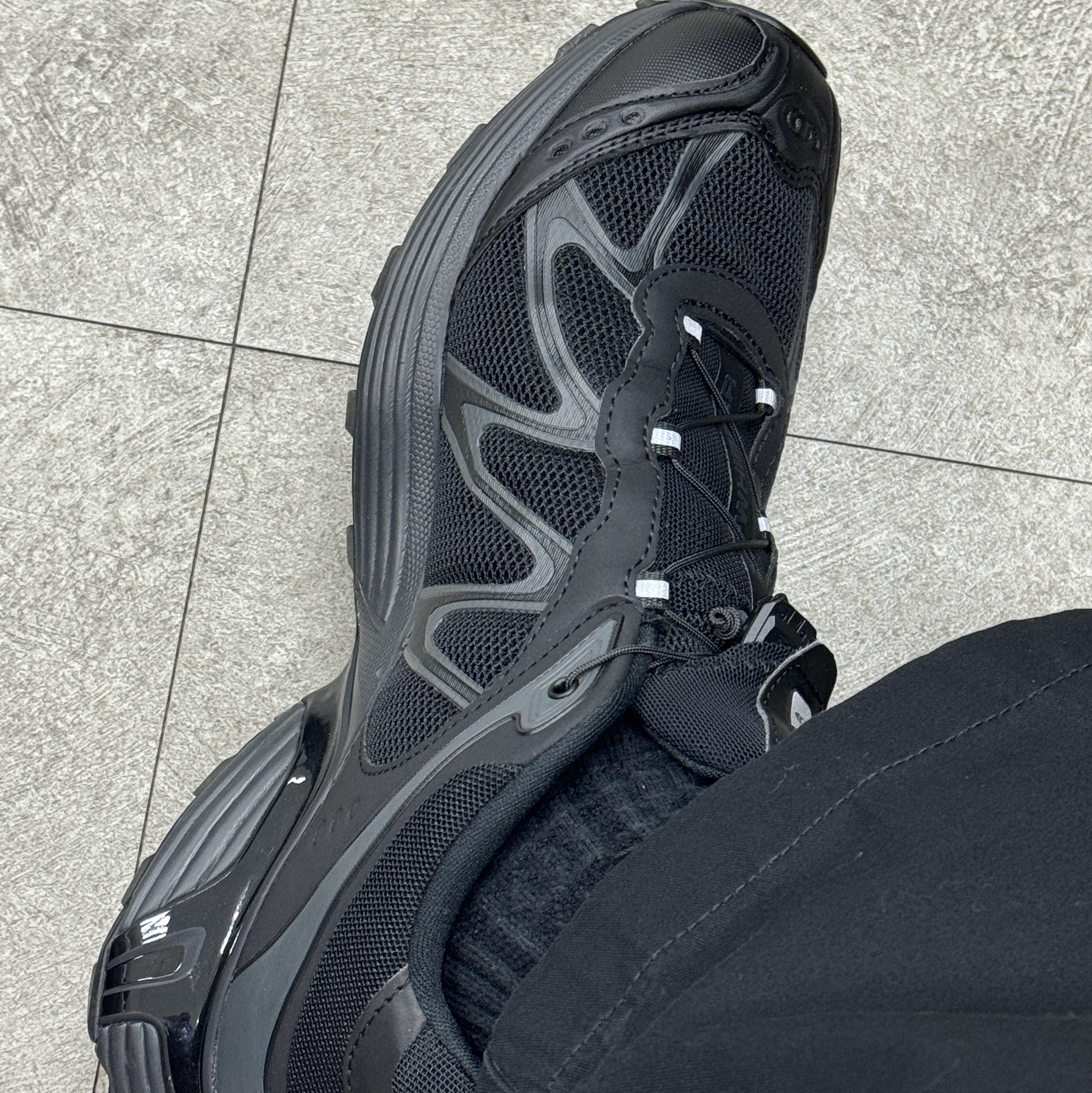 Salomon XT-Whisper Black Asphalt 착용 스타일