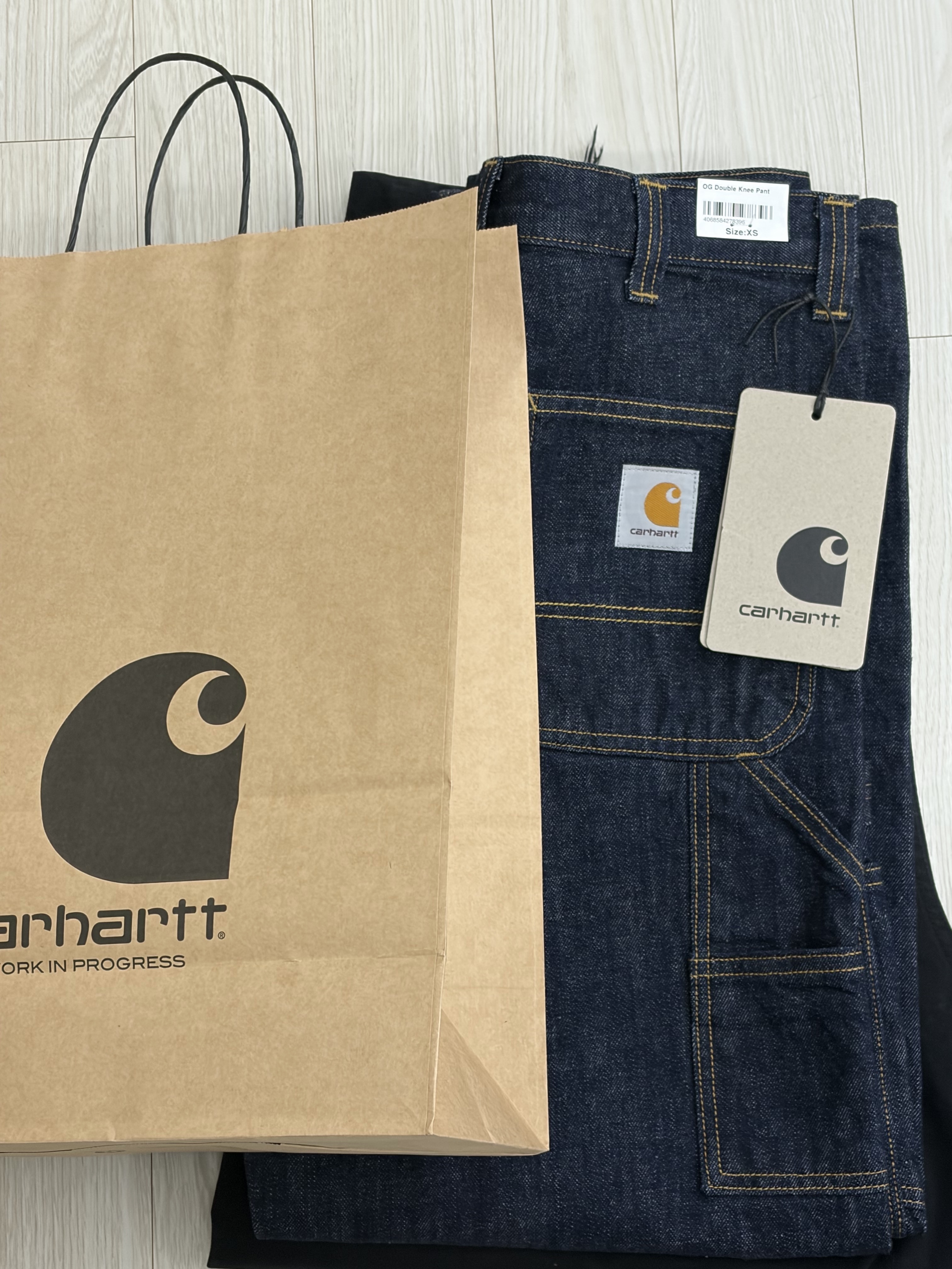 Apple iPhone 17 256GB Black, Carhartt WIP OG Double Knee Pant Blue Rinsed 착용 스타일 - 3