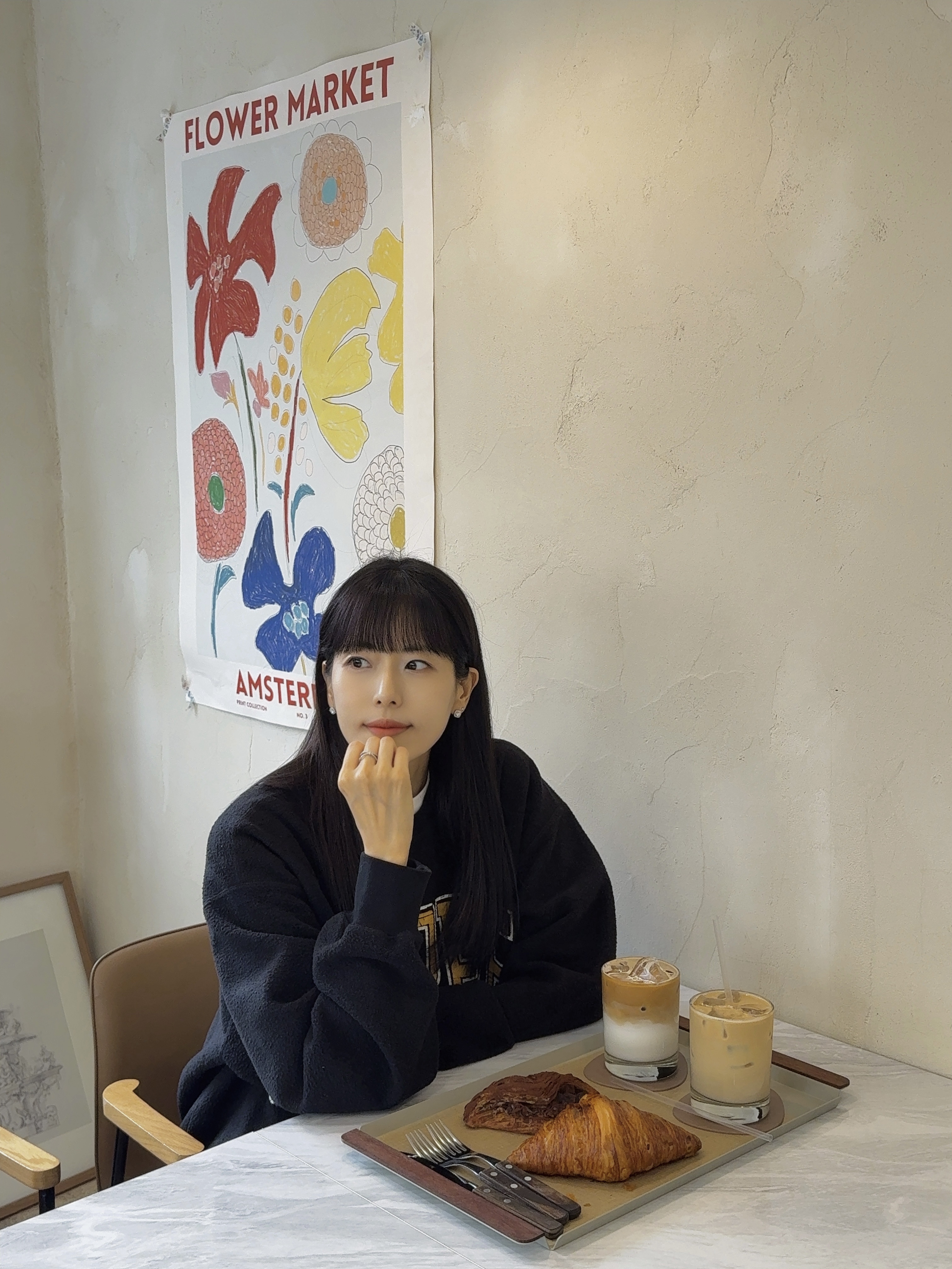 Supreme Inside Out Crewneck Black - 23FW 착용 스타일 - 4