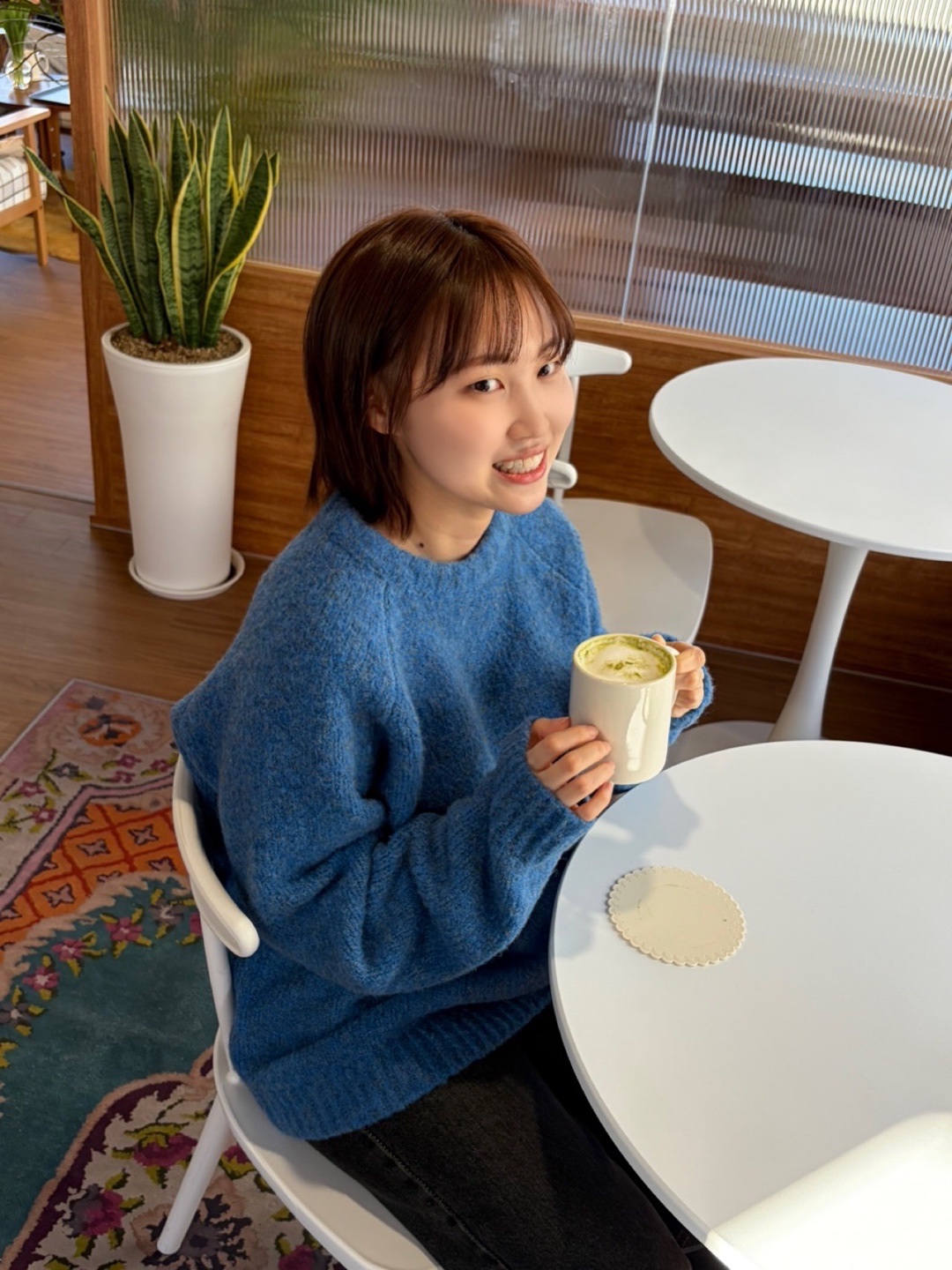 Knitted Boucle Reglan Crop Round Knit Blue 착용 스타일