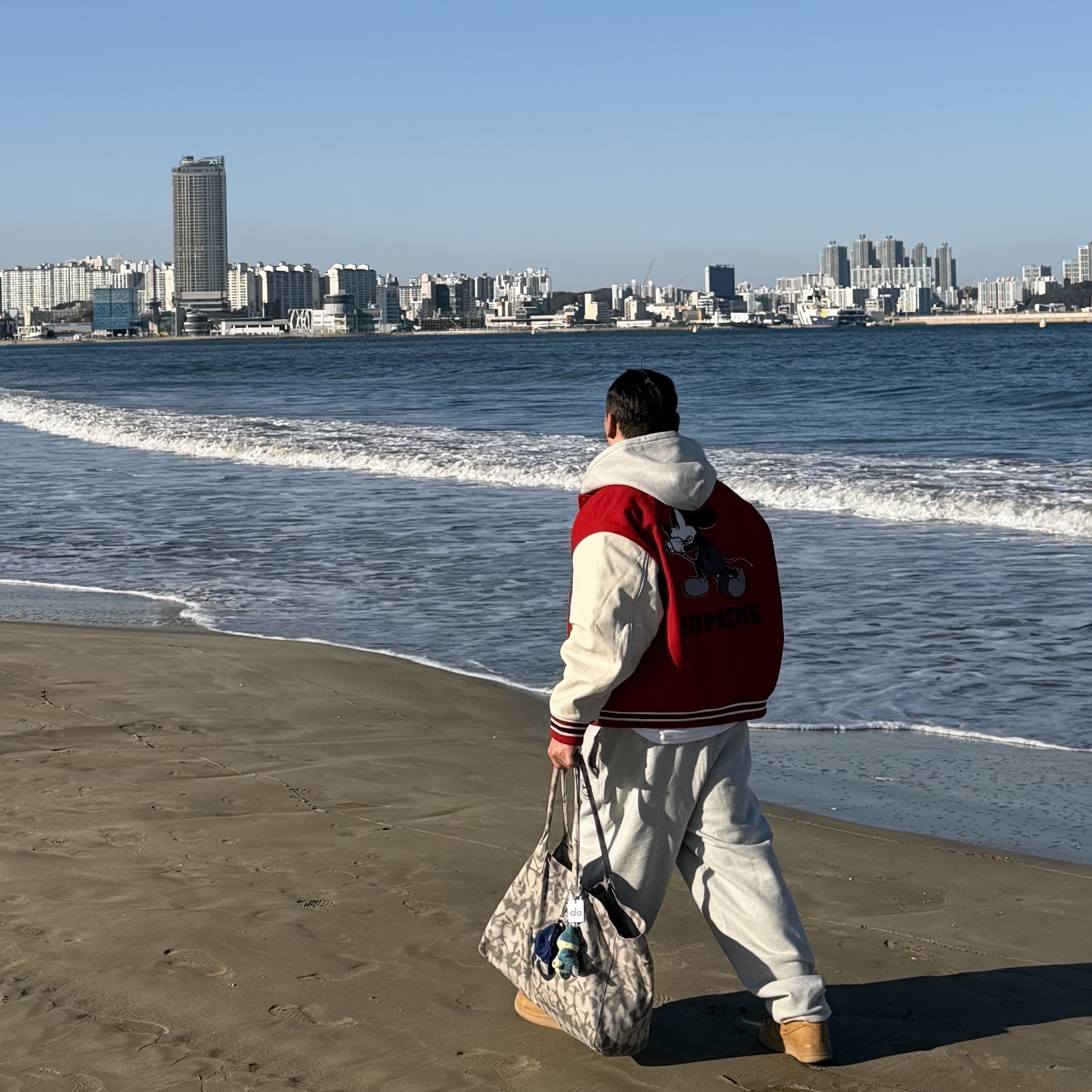 Supreme x Number (N)ine x Mickey Mouse Varsity Jacket Red - 25FW, Alo Yoga Iconic Shopper Tote Bag Grey Tiedye μ°©μ© μ€νμΌ - 1