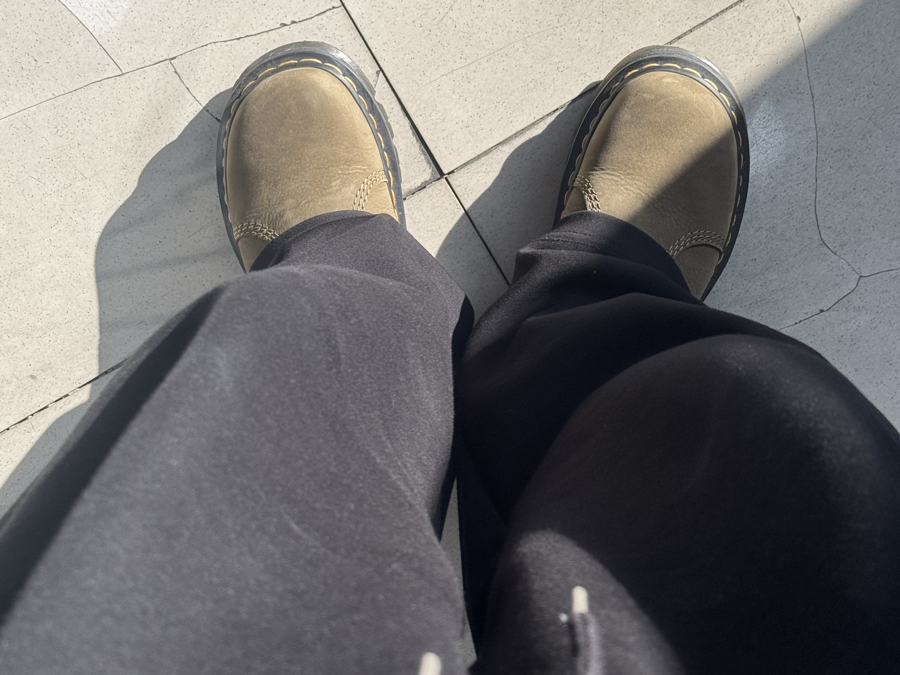 (W) Dr. Martens Zebzag Rigger Leather Boots DMS Olive 착용 스타일